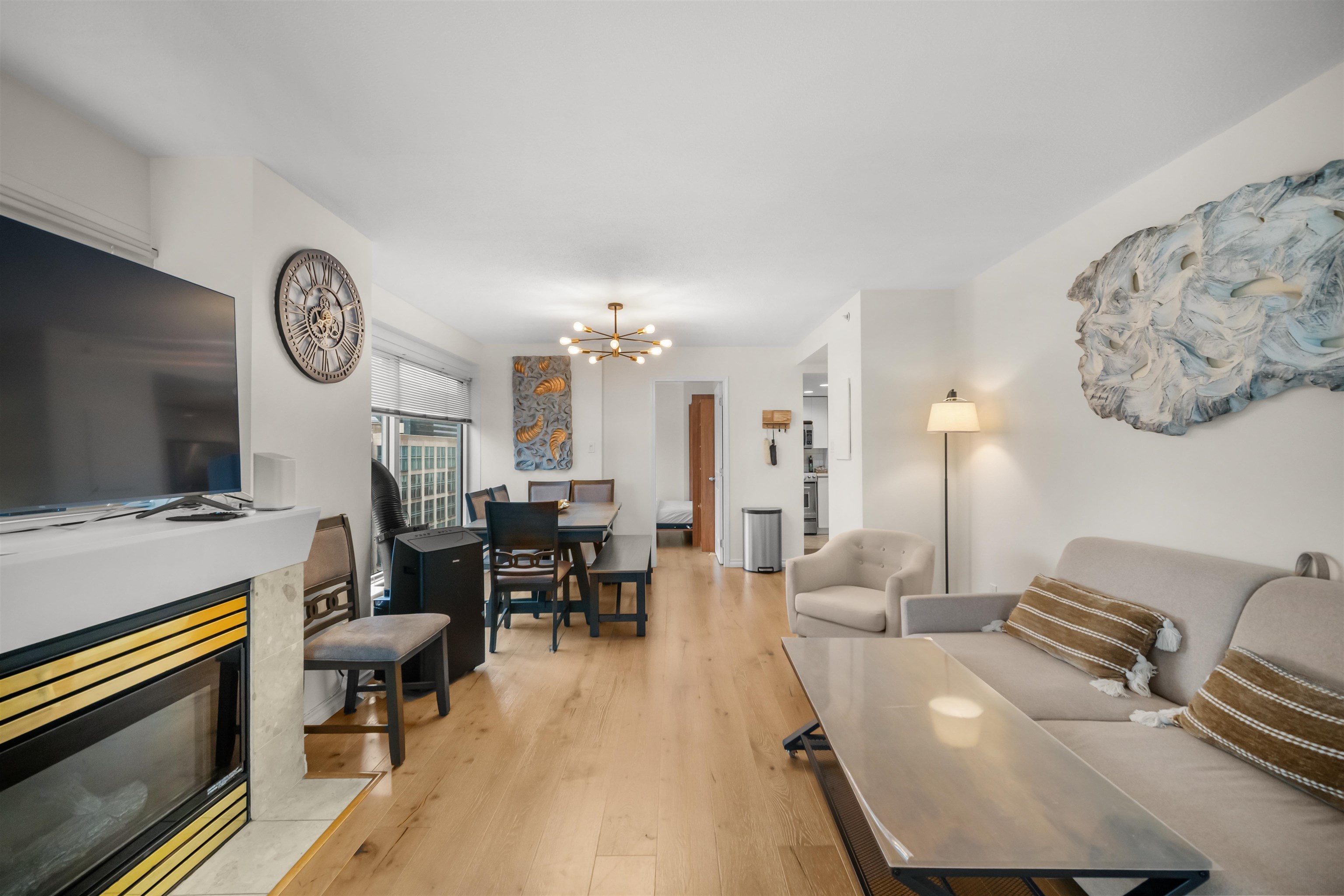 2204 183 KEEFER PLACE