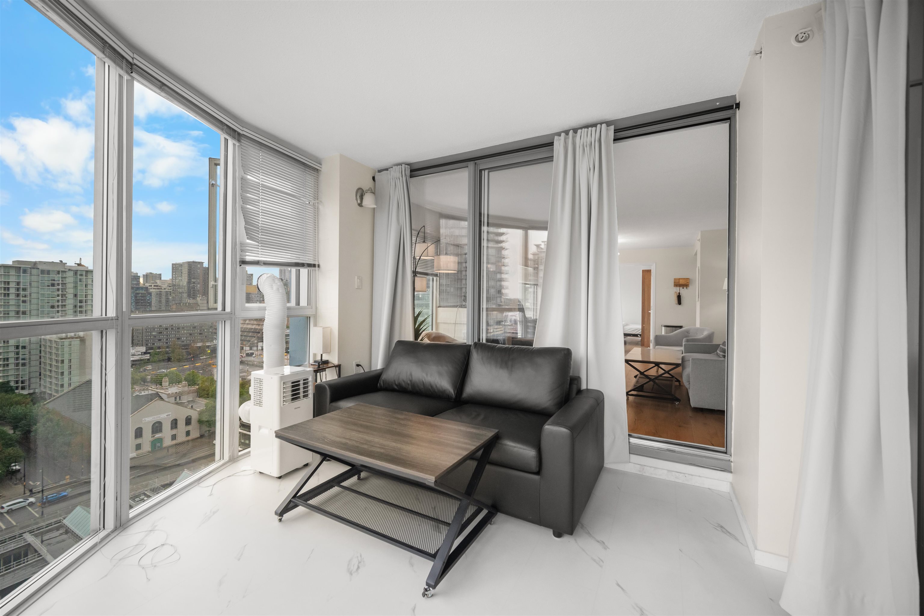 2204 183 KEEFER PLACE