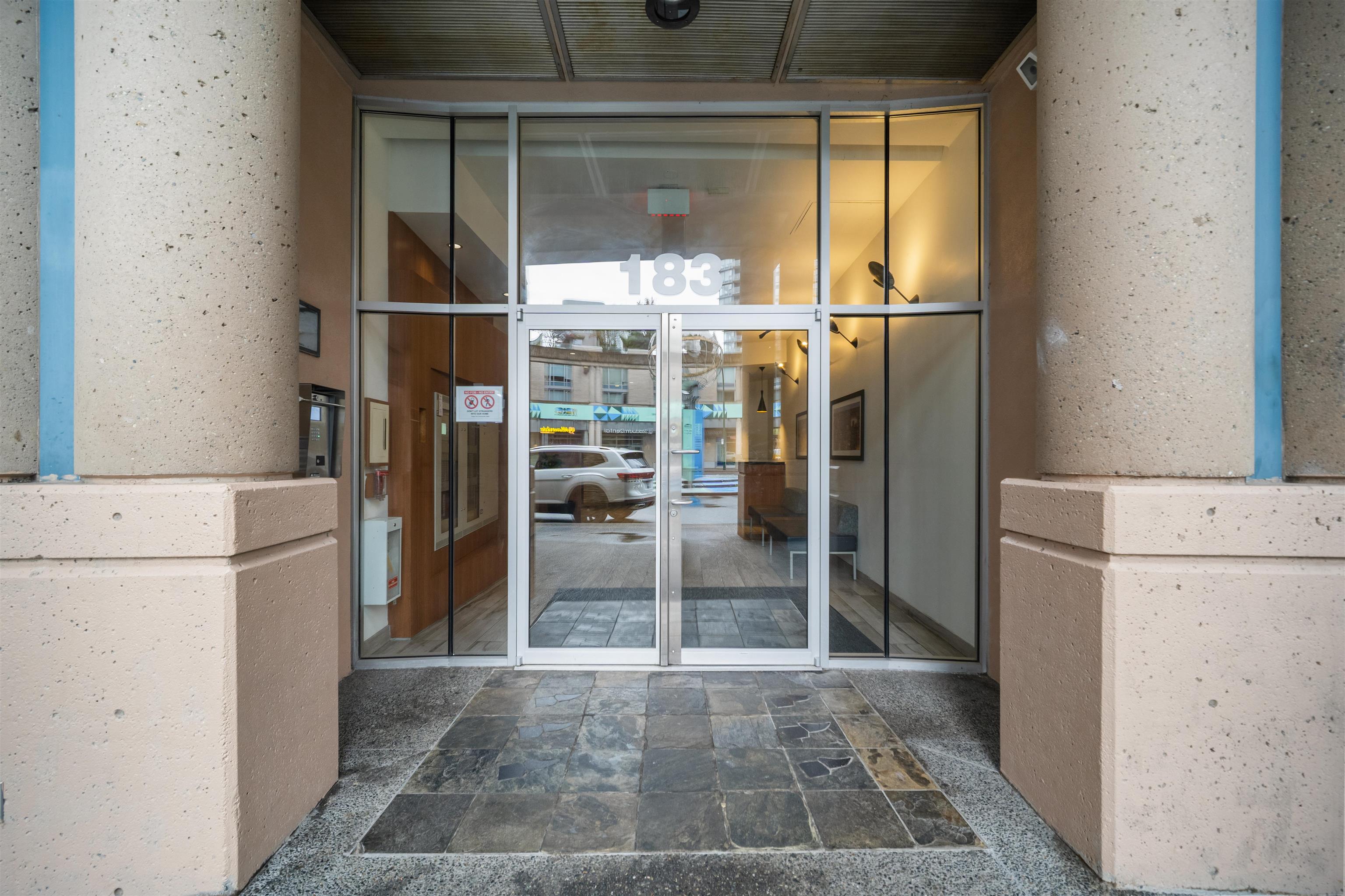 2204 183 KEEFER PLACE
