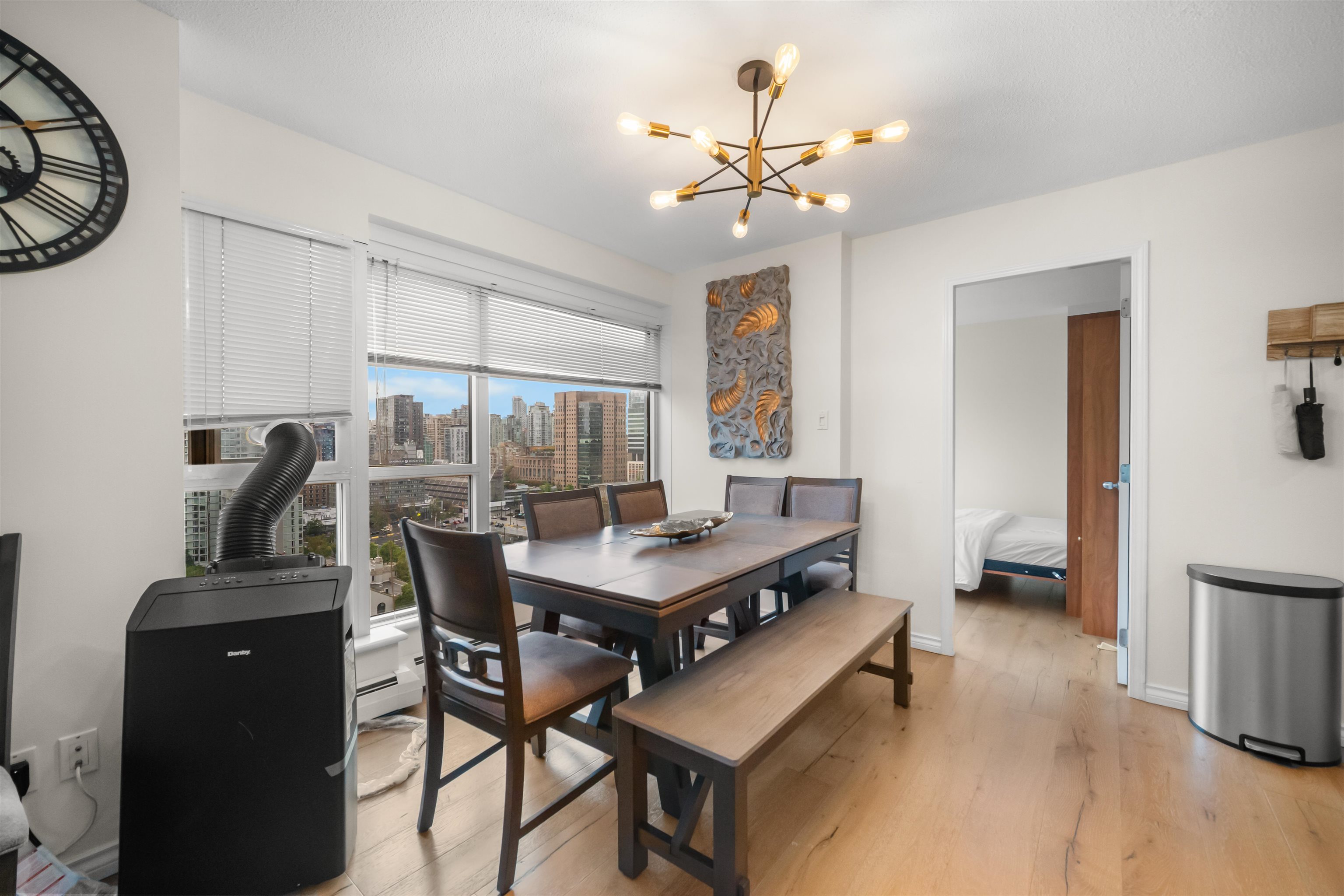 2204 183 KEEFER PLACE