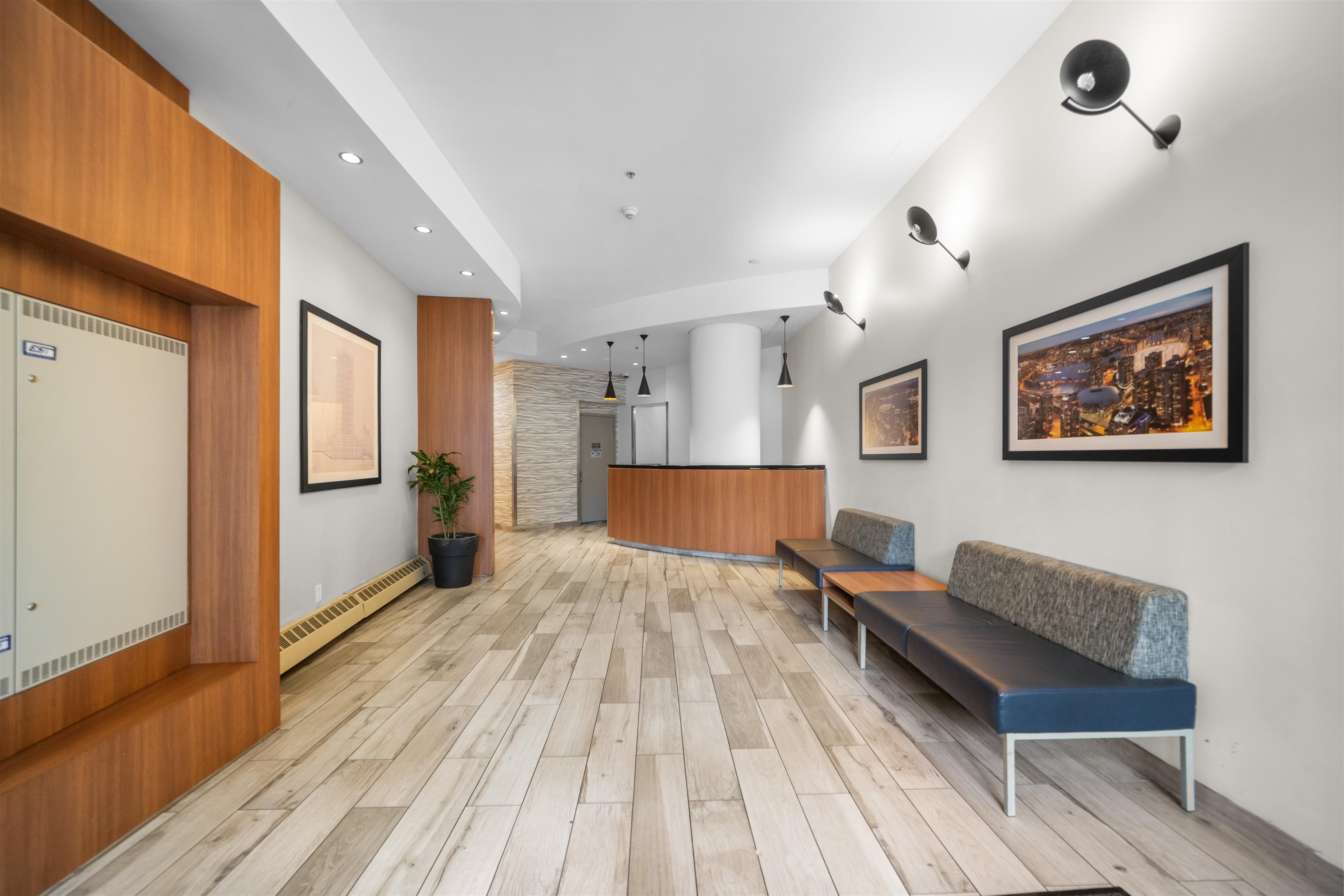 2204 183 KEEFER PLACE