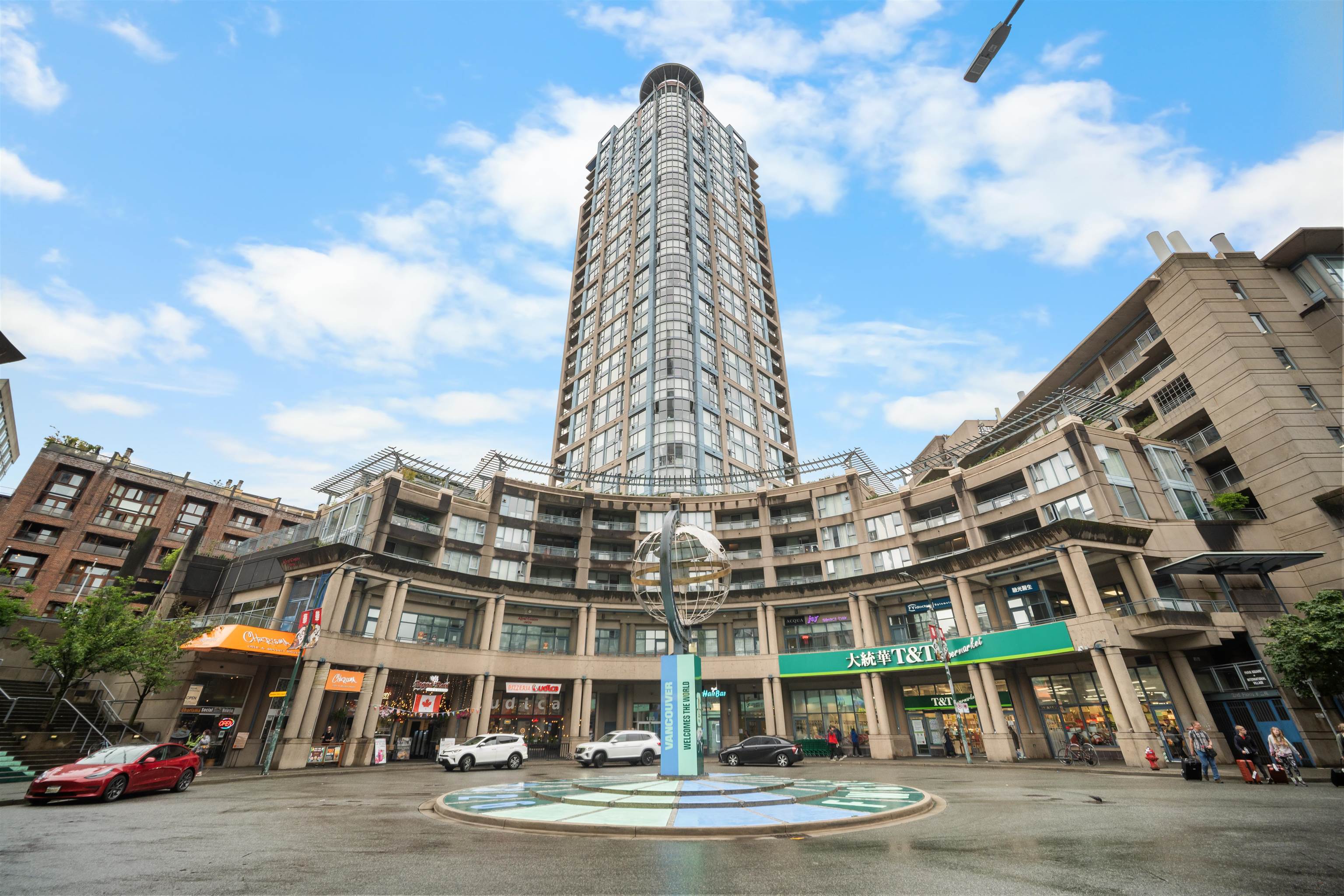 2204 183 KEEFER PLACE