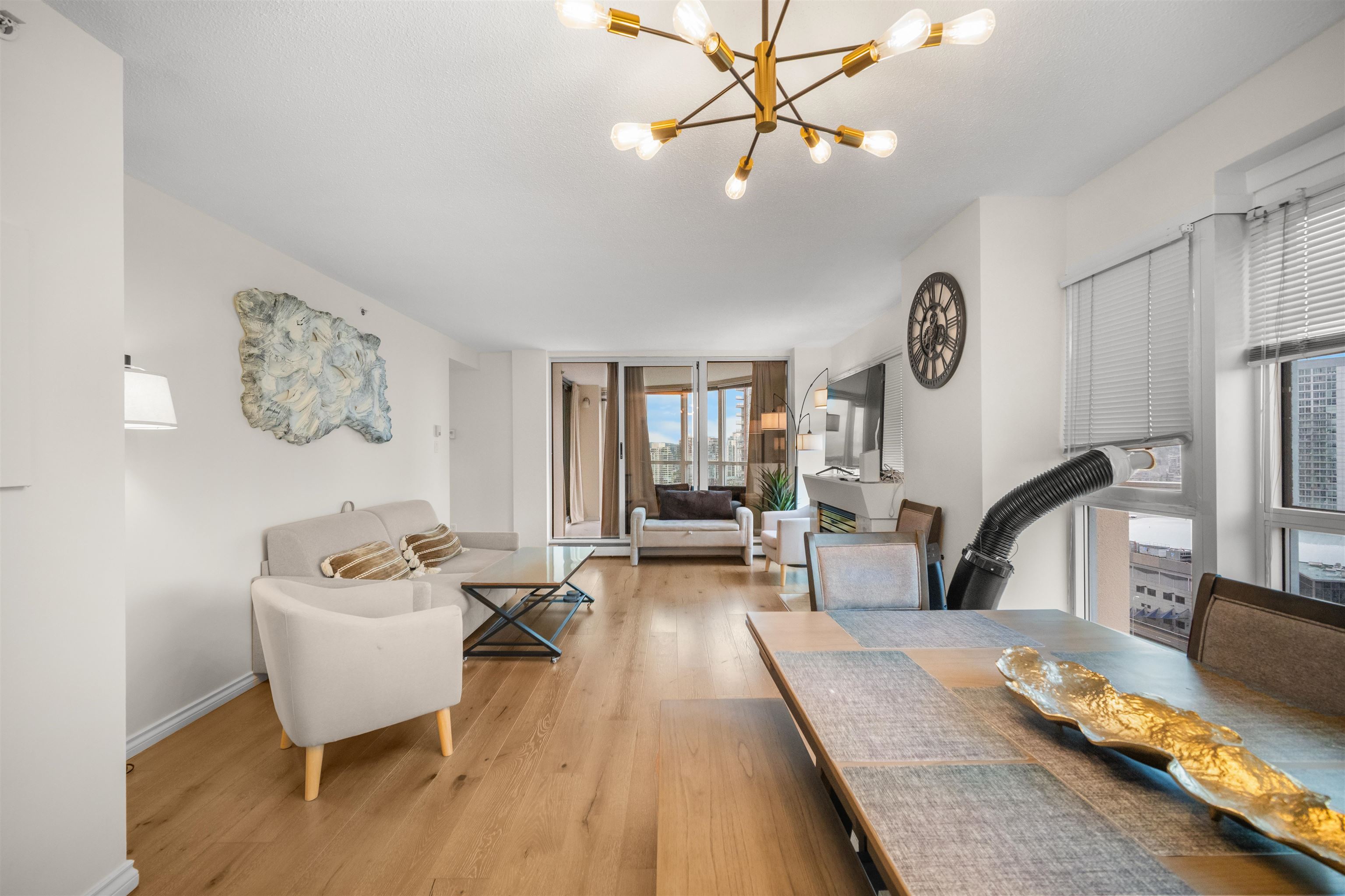 2204 183 KEEFER PLACE