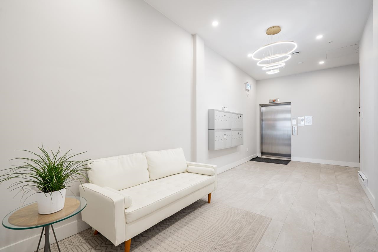 304 3050 KINGSWAY
