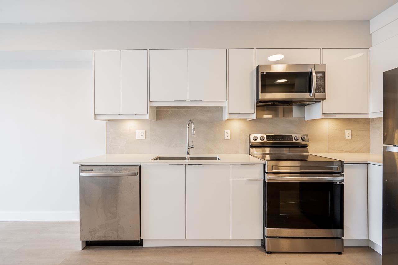 304 3050 KINGSWAY