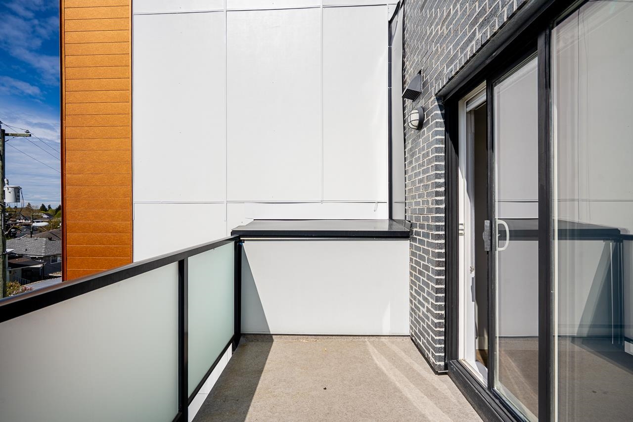304 3050 KINGSWAY