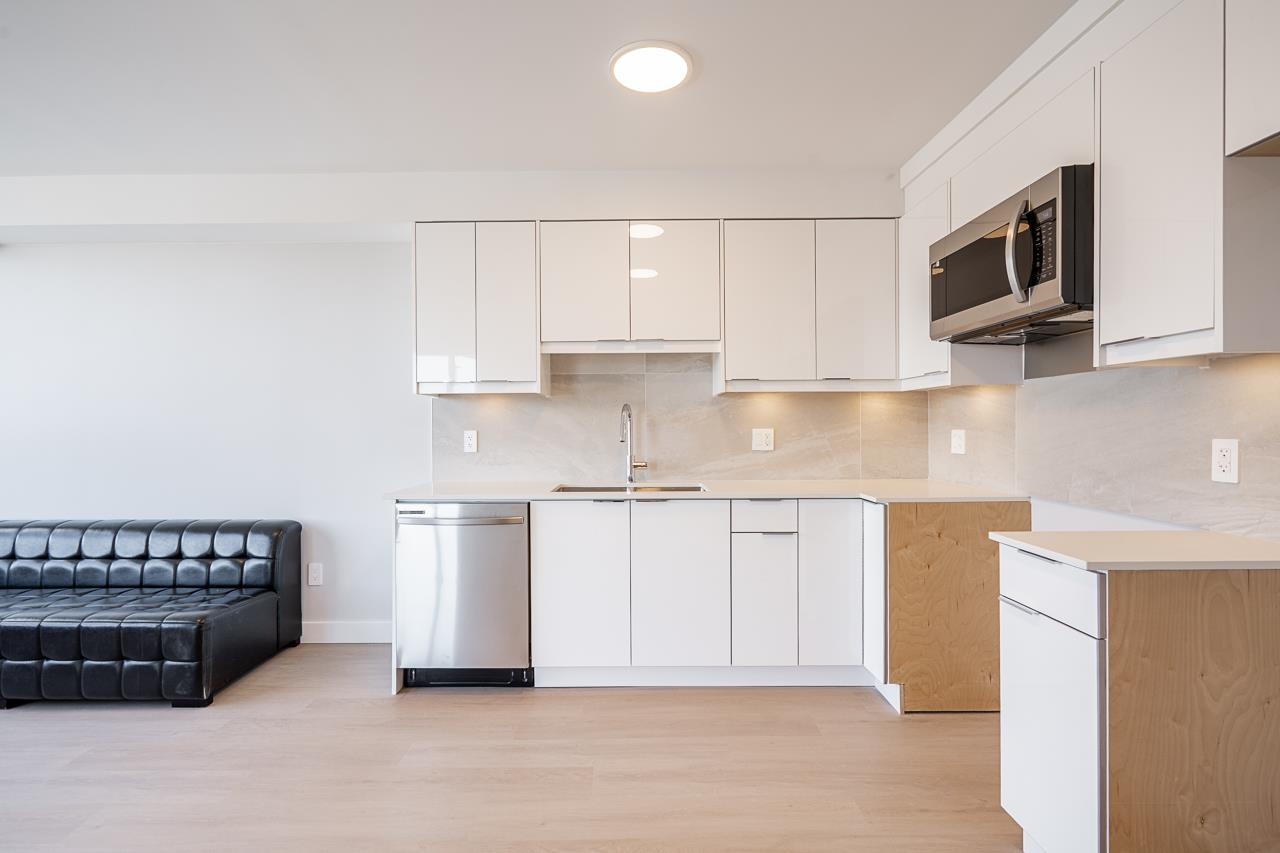 307 3050 KINGSWAY