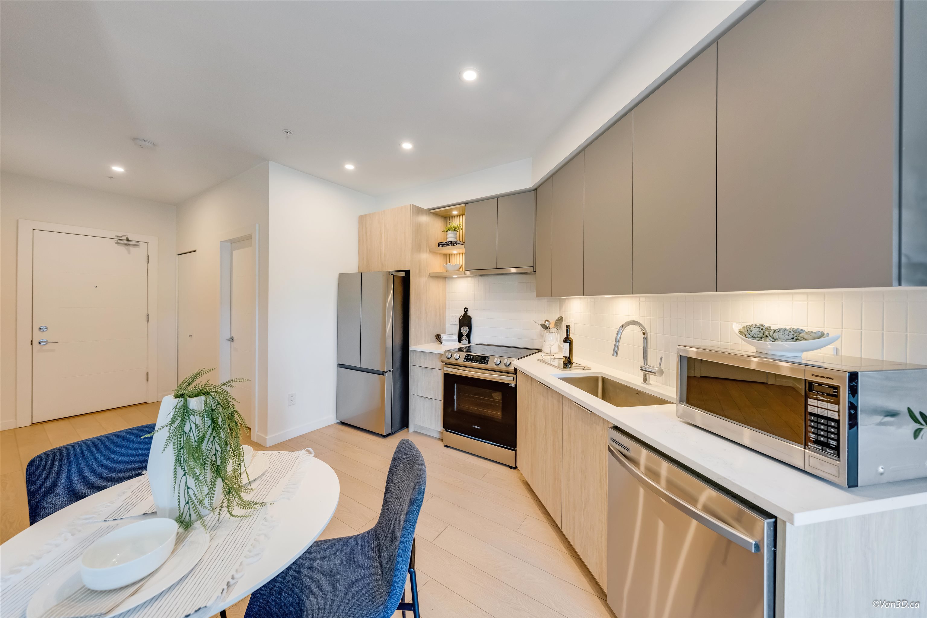 213 20695 EASTLEIGH CRESCENT
