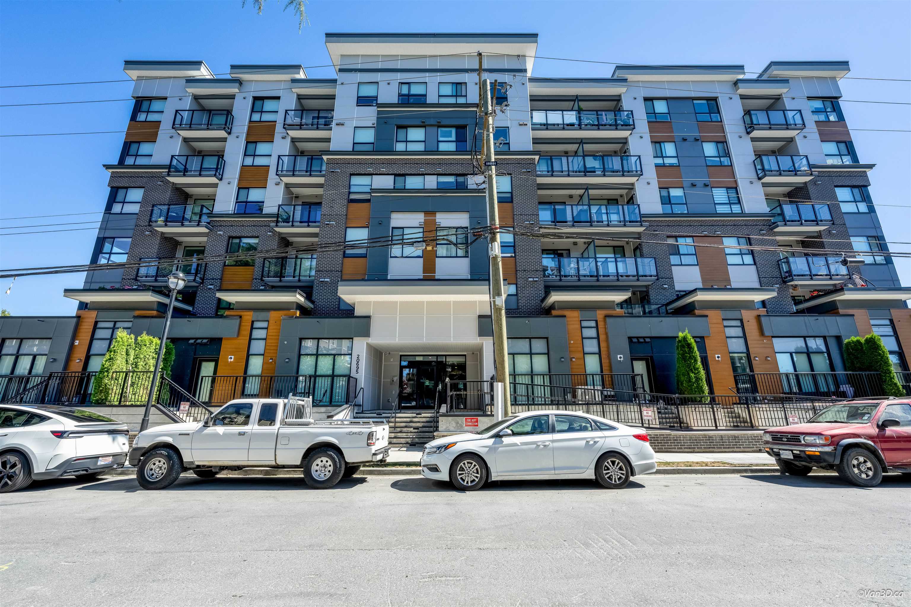 213 20695 EASTLEIGH CRESCENT