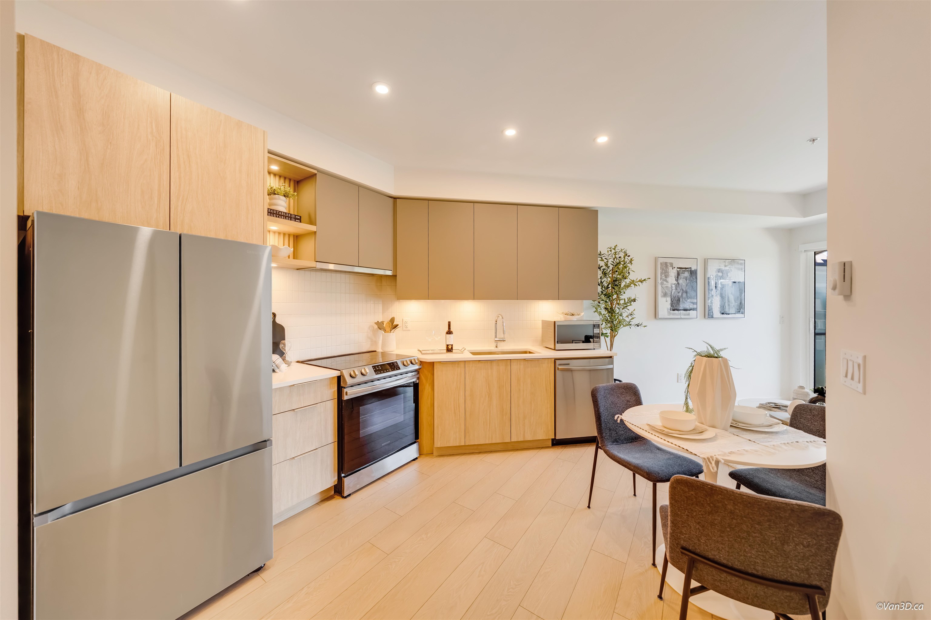 213 20695 EASTLEIGH CRESCENT