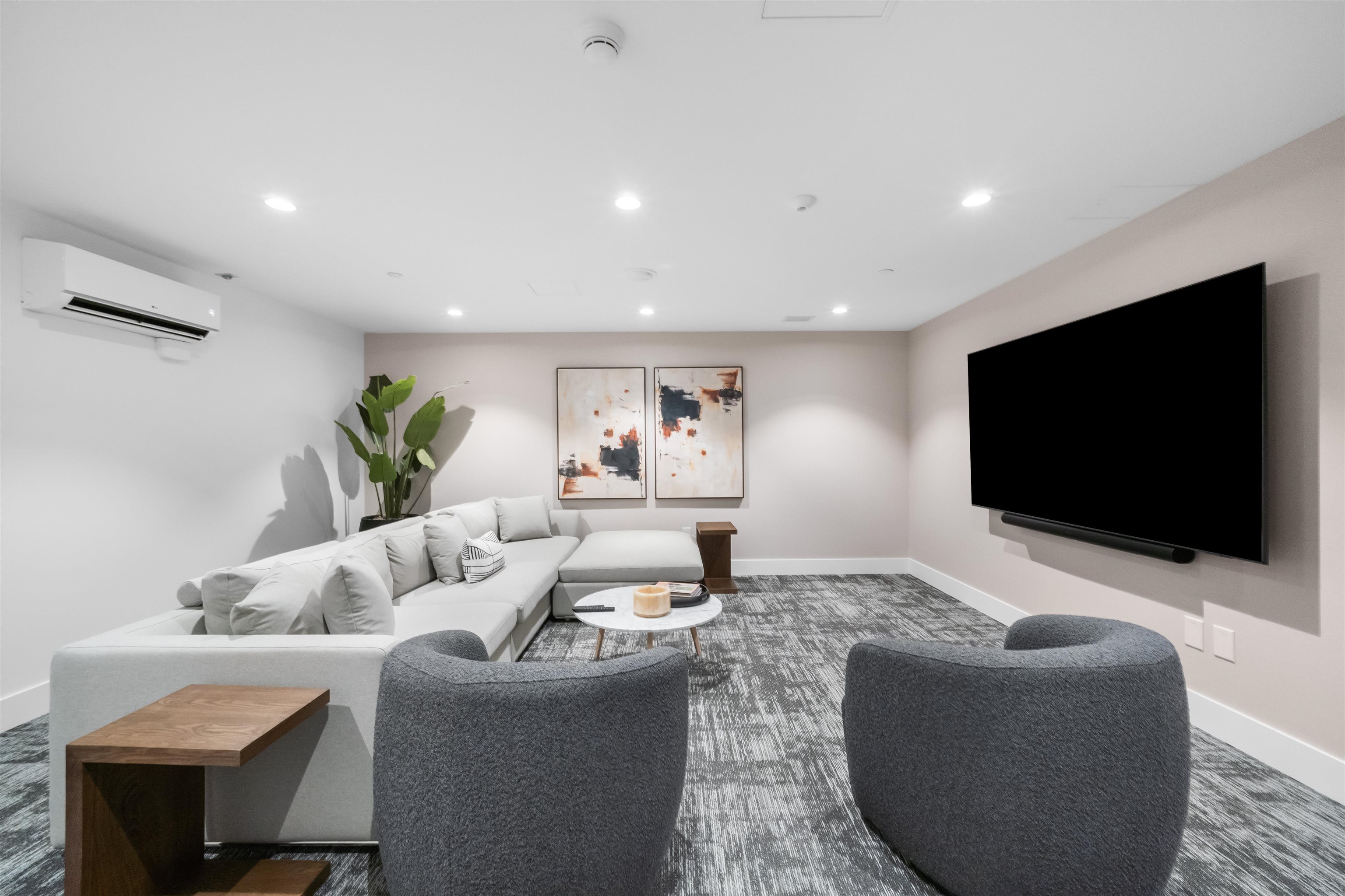 2205 518 CLARKE ROAD