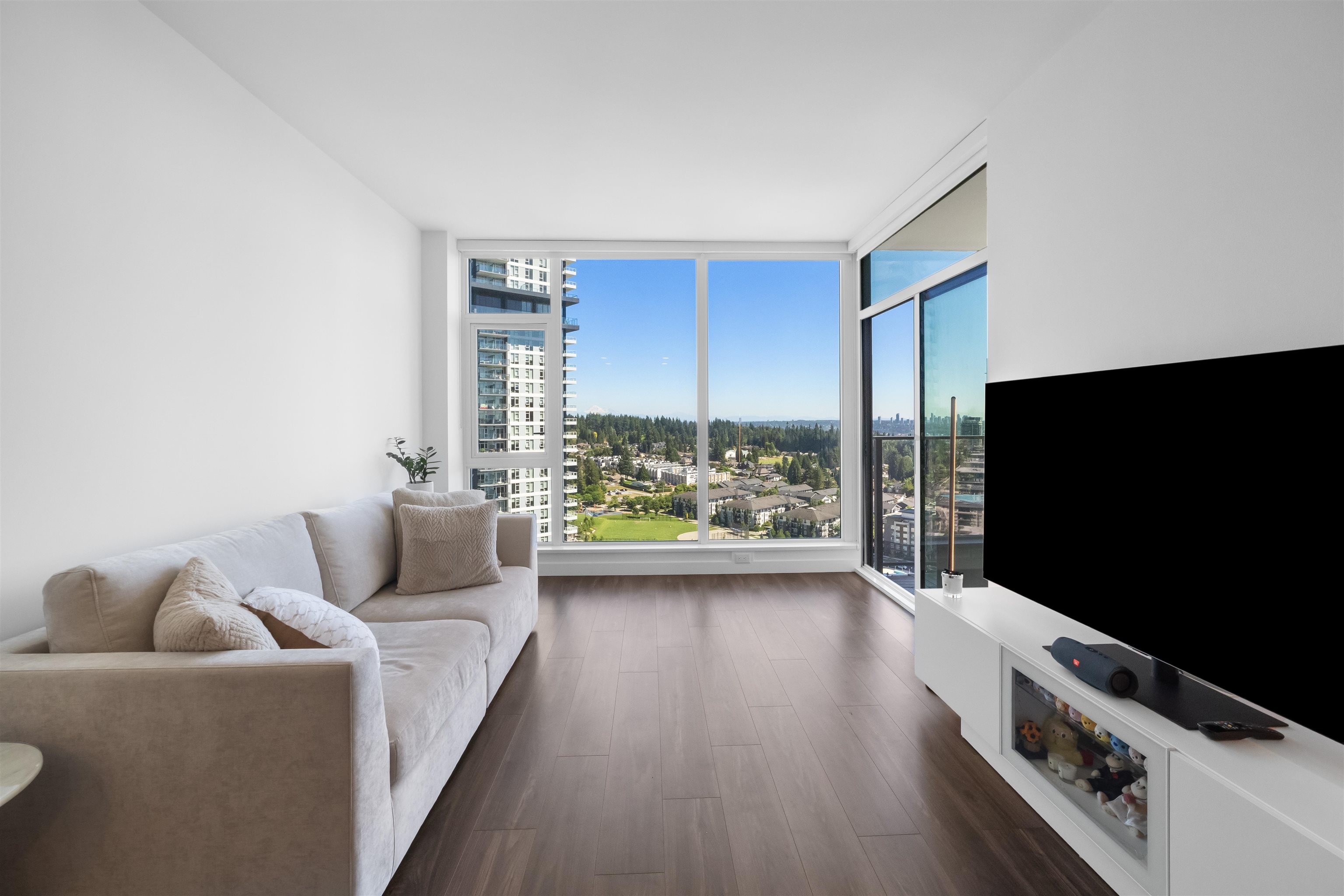 2205 518 CLARKE ROAD