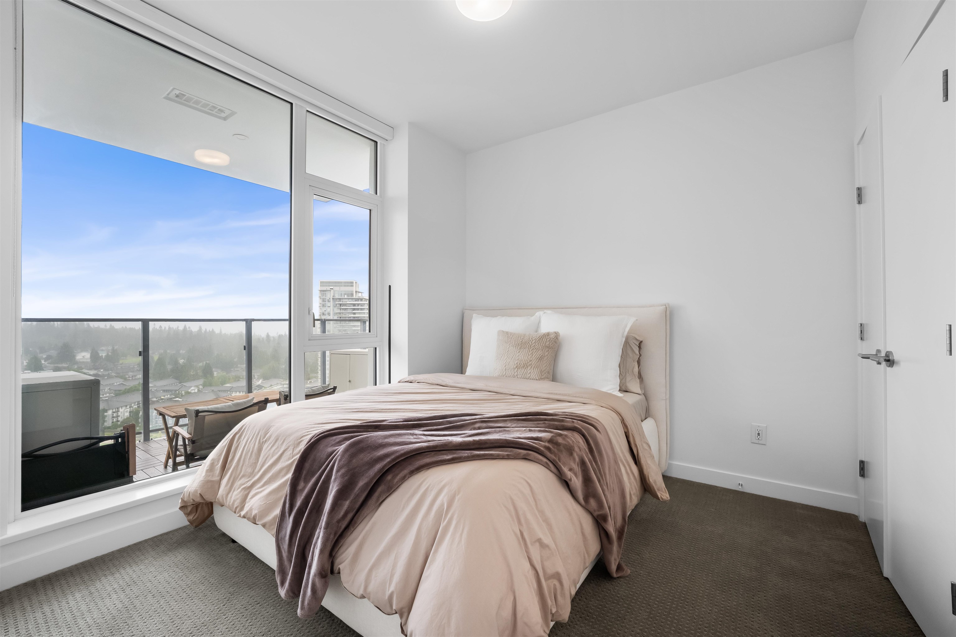 2205 518 CLARKE ROAD