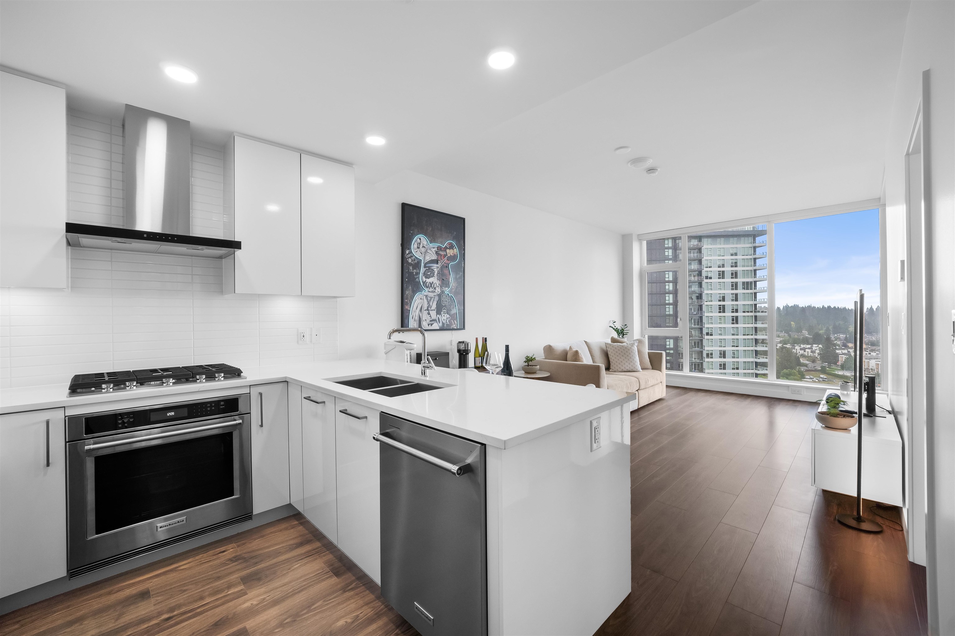 2205 518 CLARKE ROAD