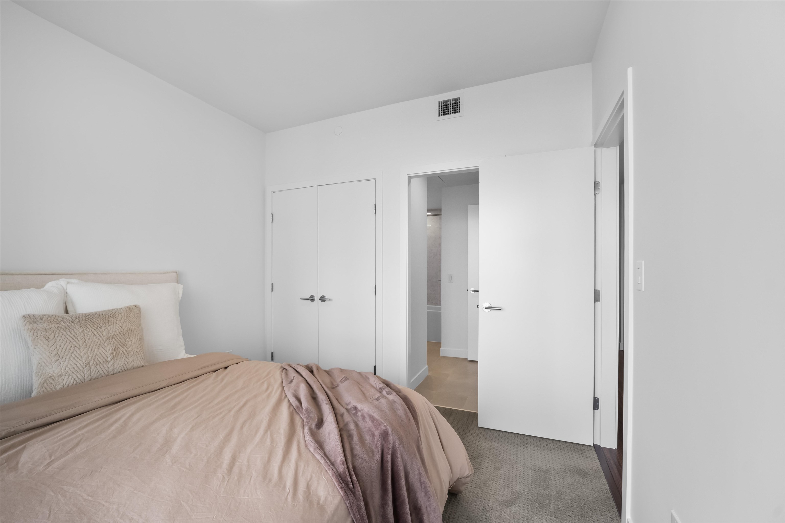 2205 518 CLARKE ROAD