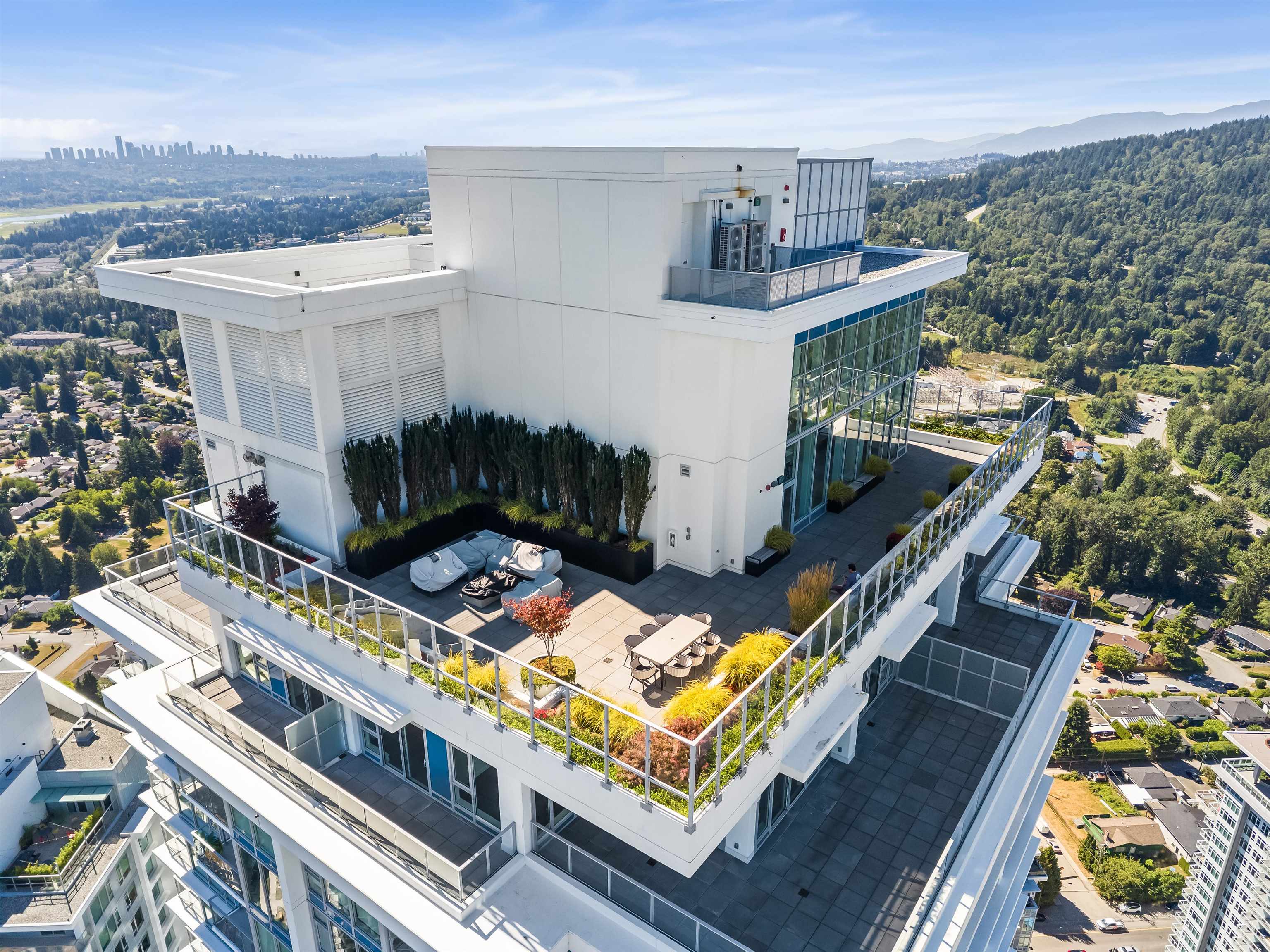 2205 518 CLARKE ROAD