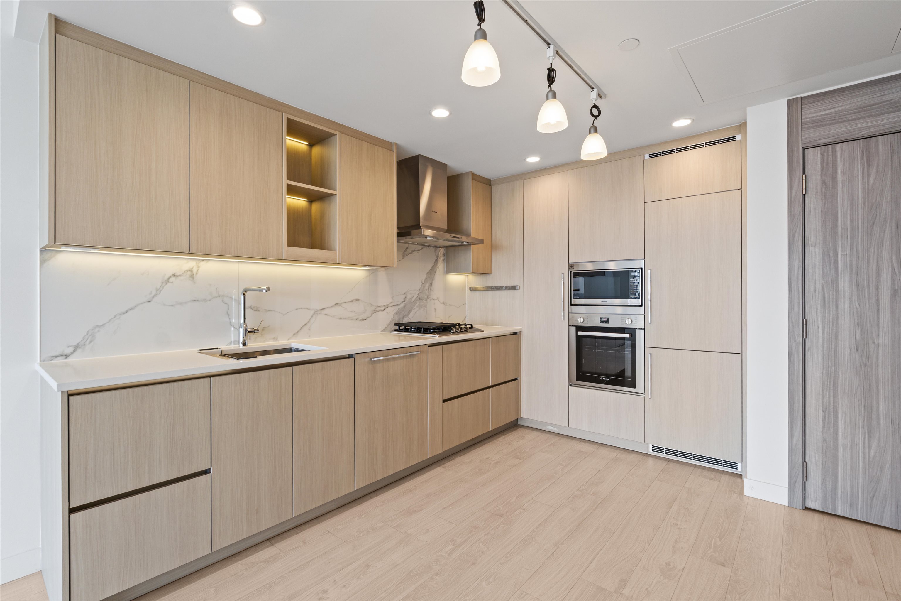 4108 4890 LOUGHEED HIGHWAY