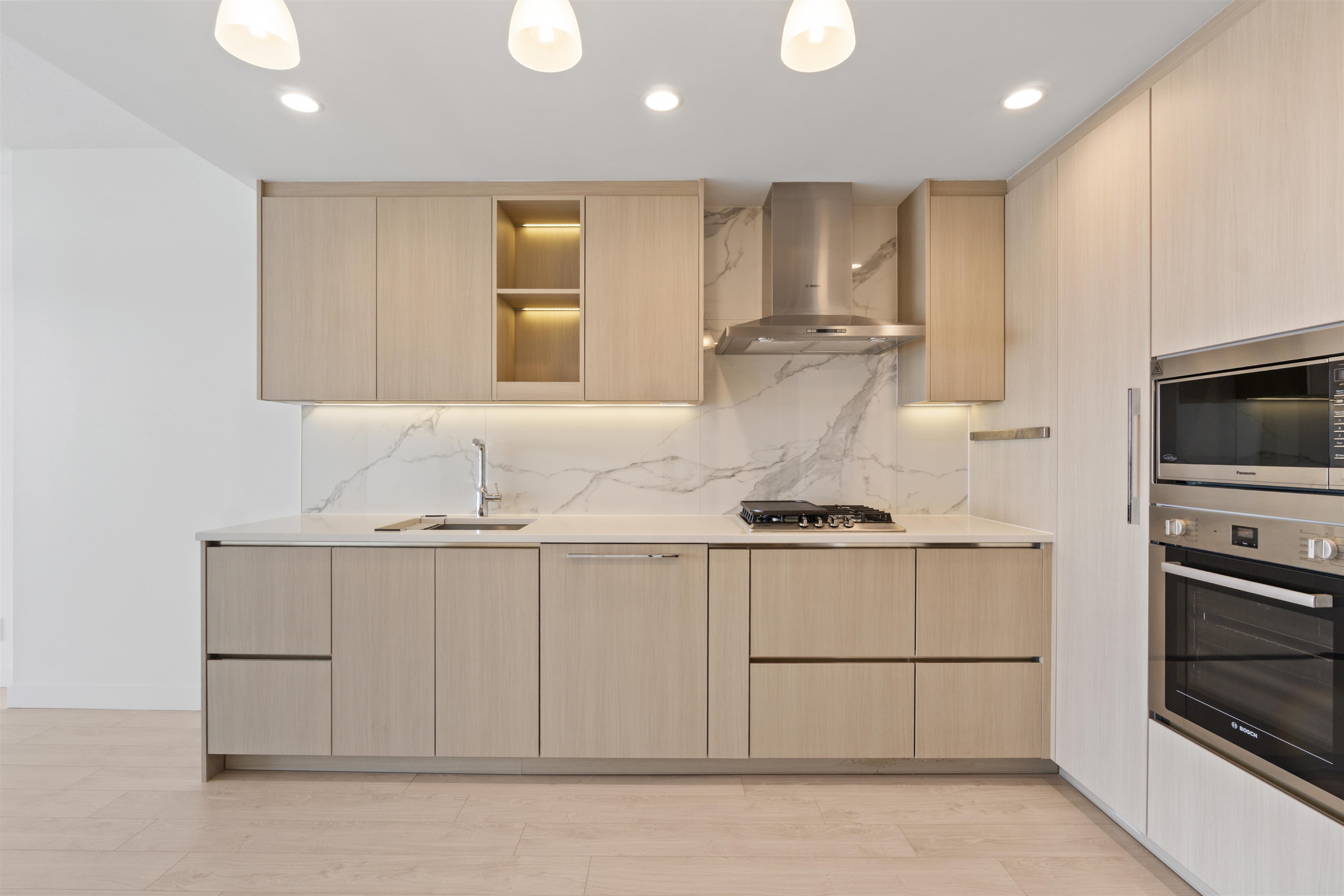 4108 4890 LOUGHEED HIGHWAY