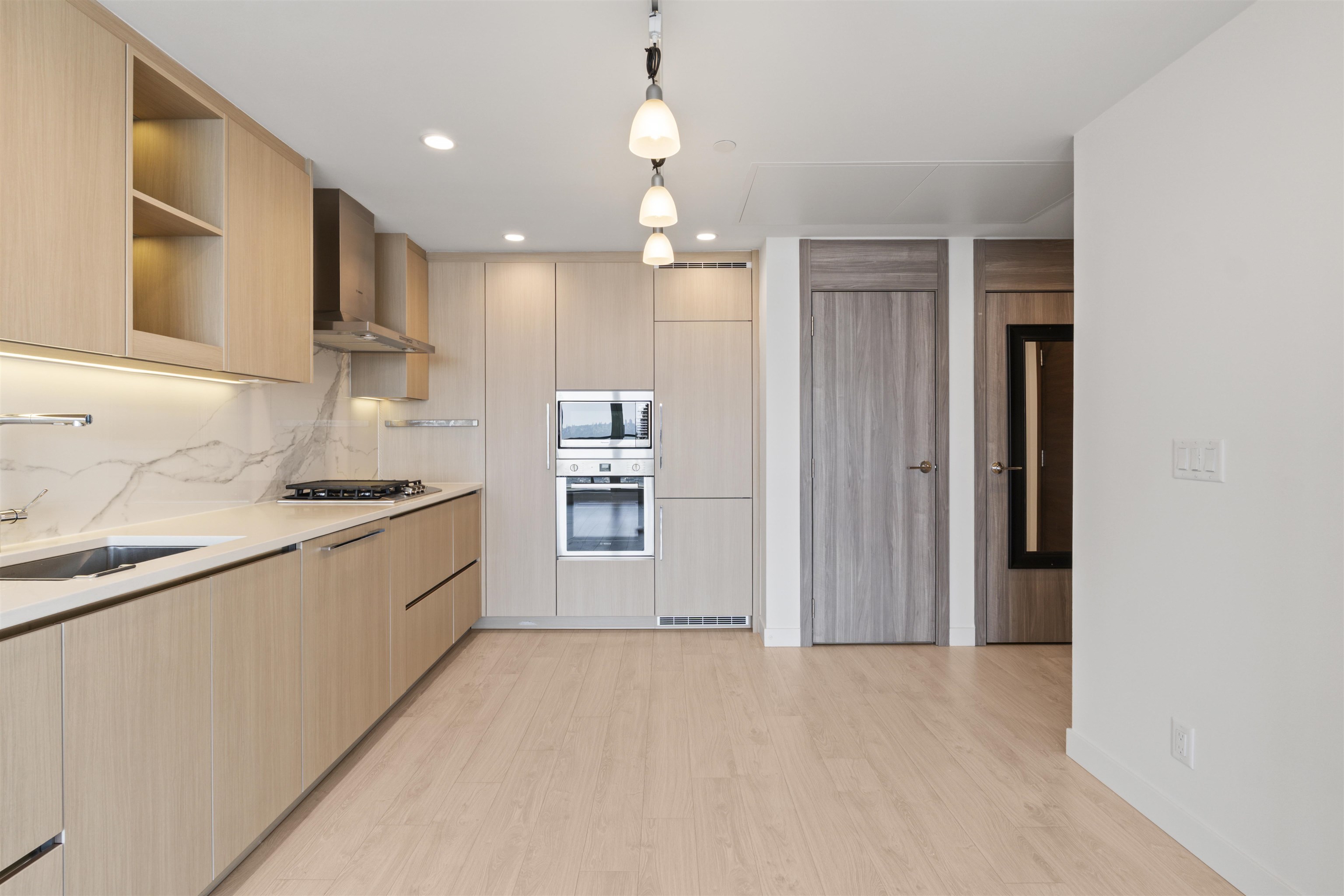 4108 4890 LOUGHEED HIGHWAY