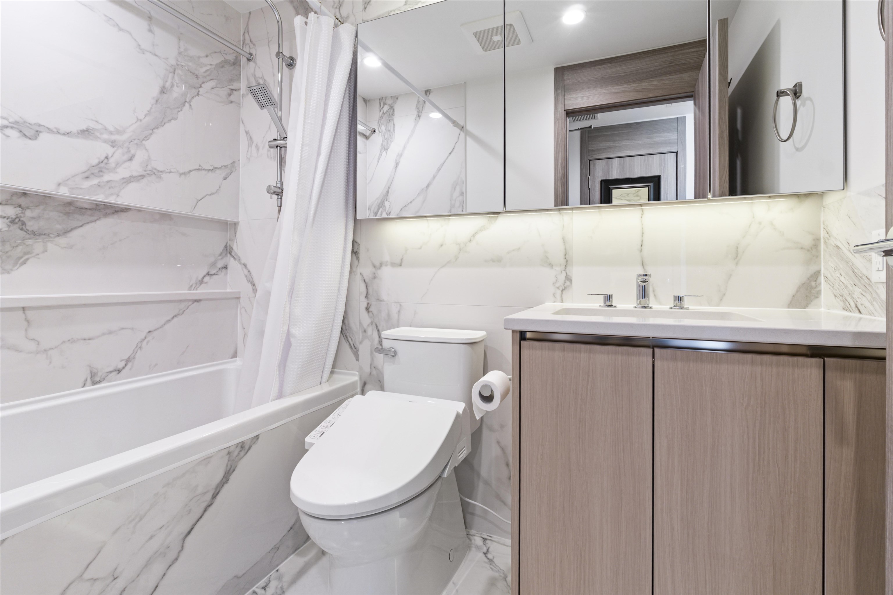 4108 4890 LOUGHEED HIGHWAY