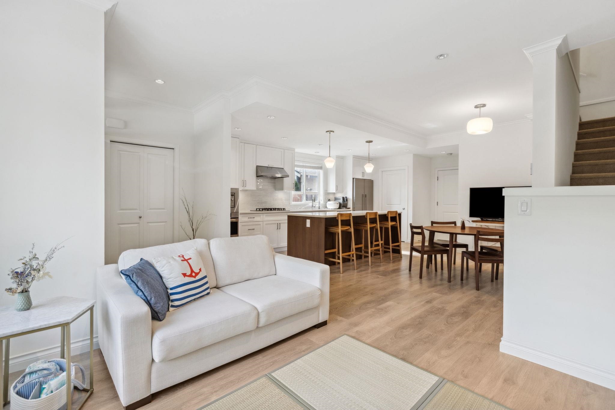 11 10611 GILBERT ROAD