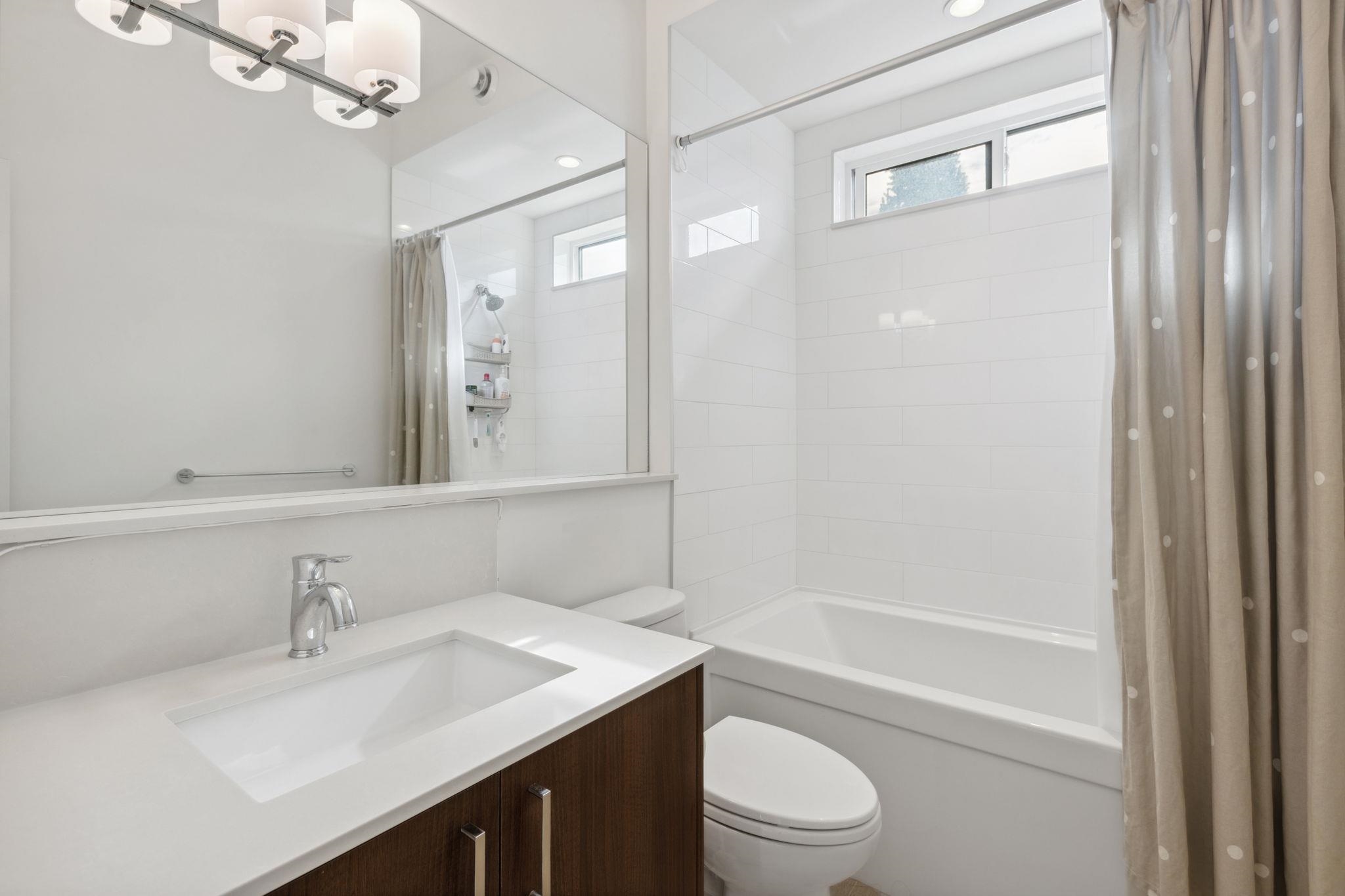 11 10611 GILBERT ROAD