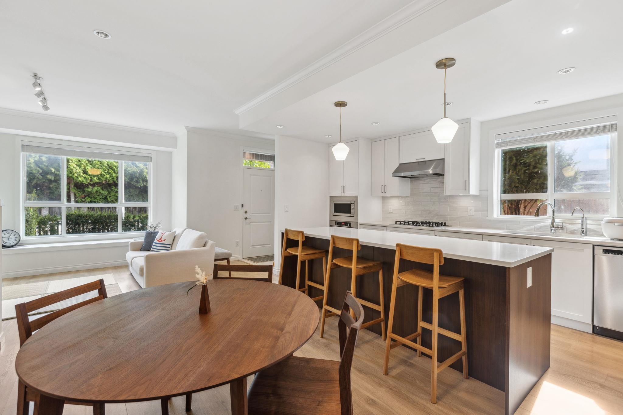 11 10611 GILBERT ROAD