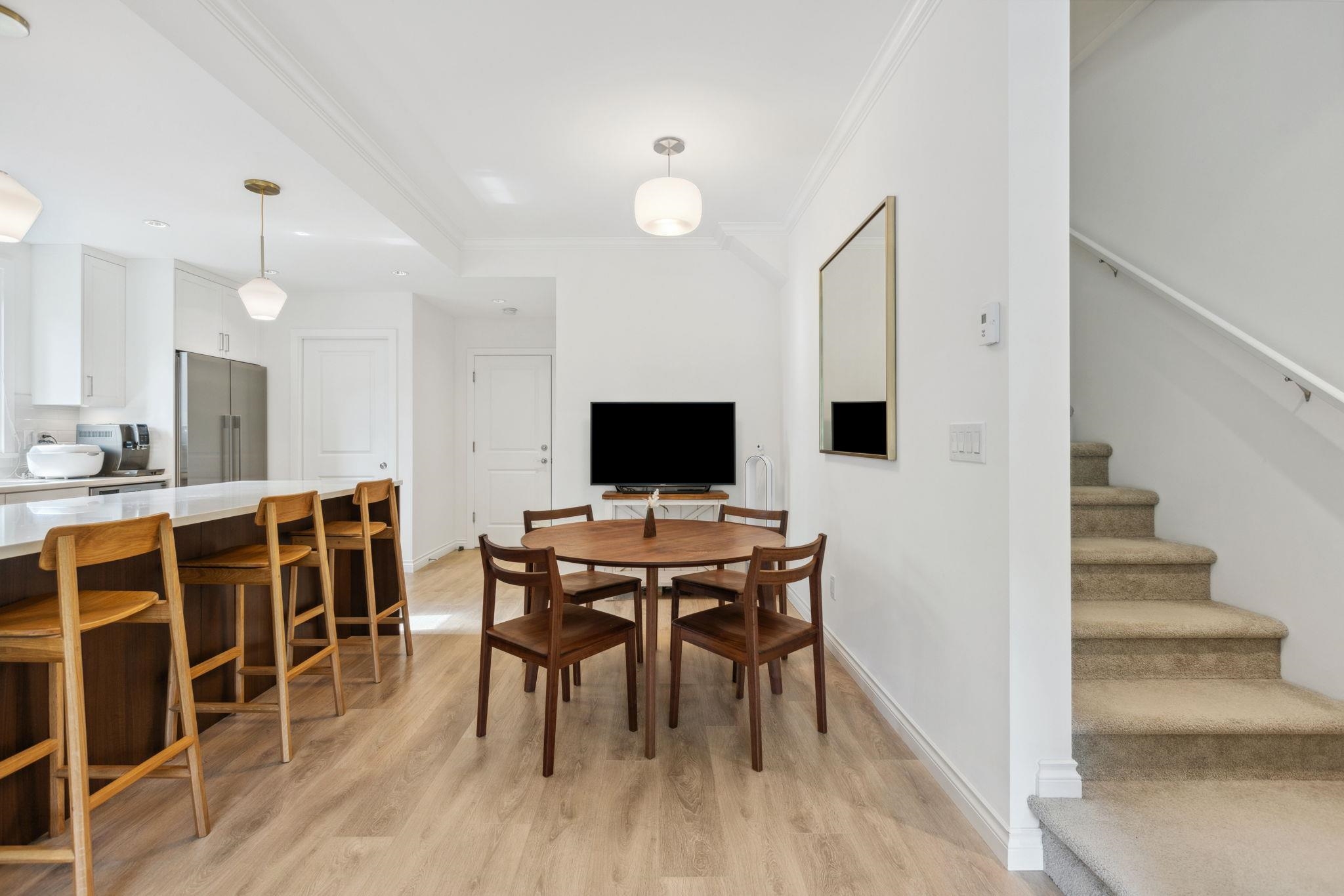 11 10611 GILBERT ROAD