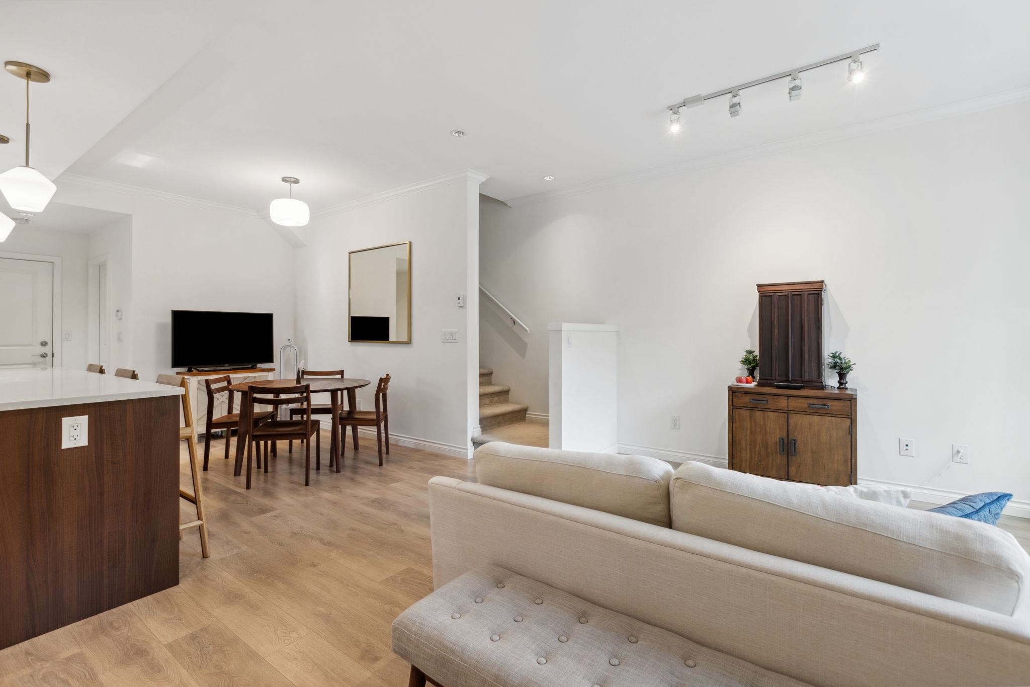 11 10611 GILBERT ROAD