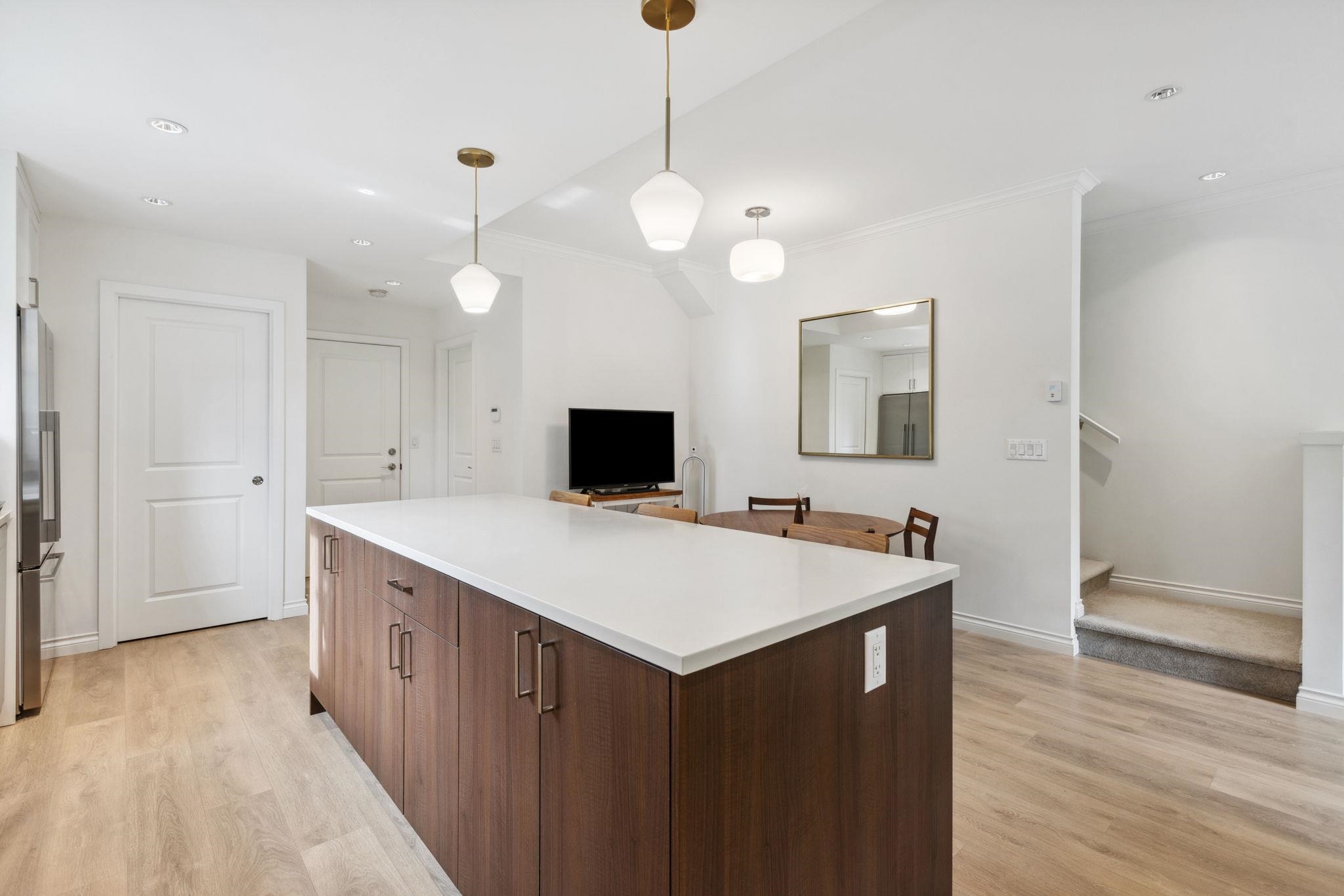 11 10611 GILBERT ROAD
