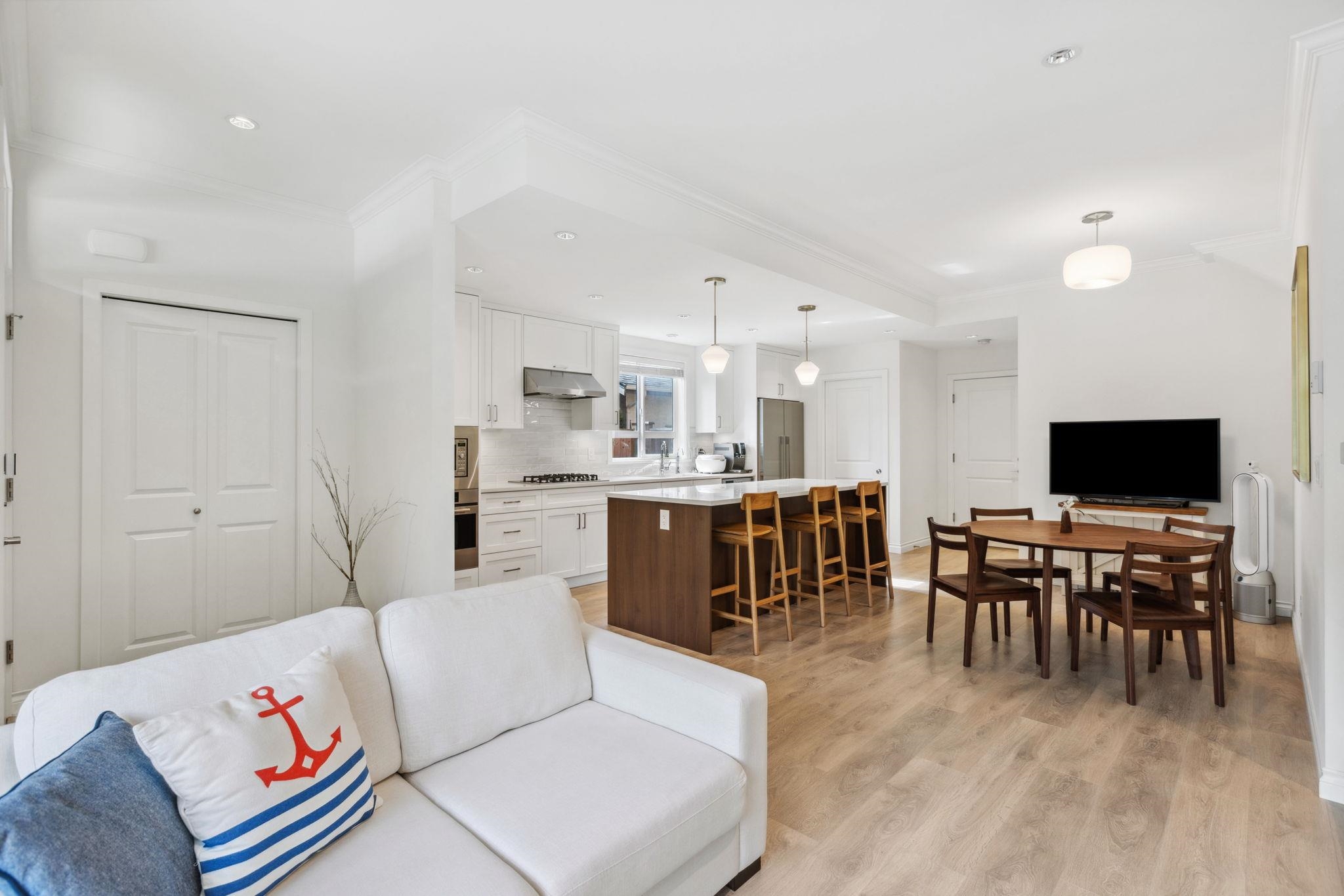 11 10611 GILBERT ROAD