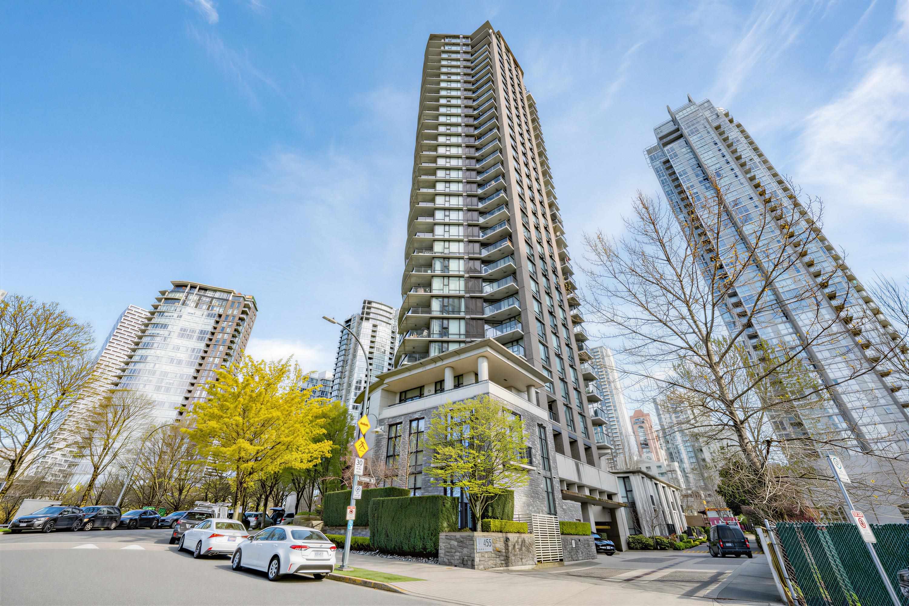 1501 455 BEACH CRESCENT