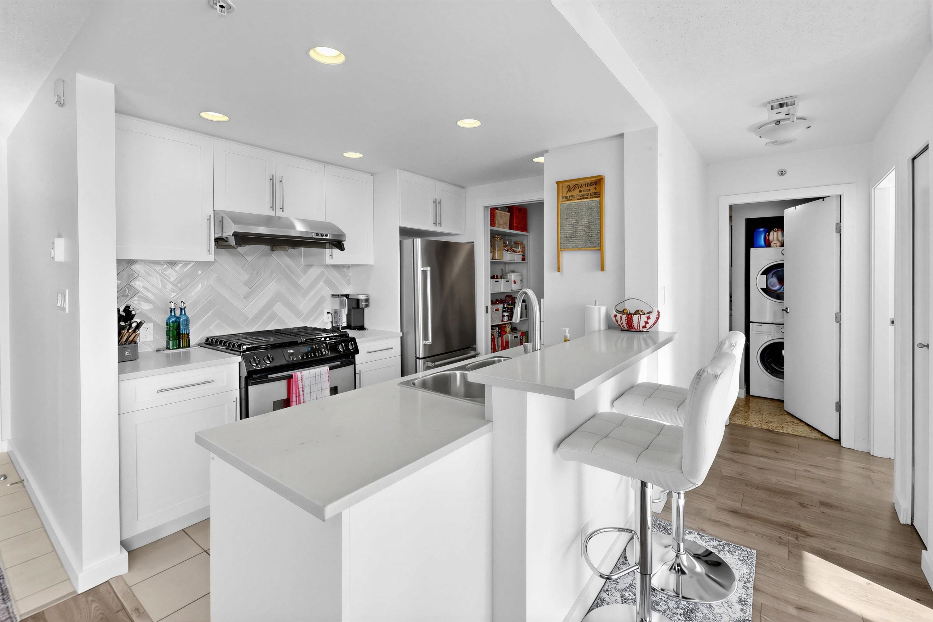 1501 455 BEACH CRESCENT
