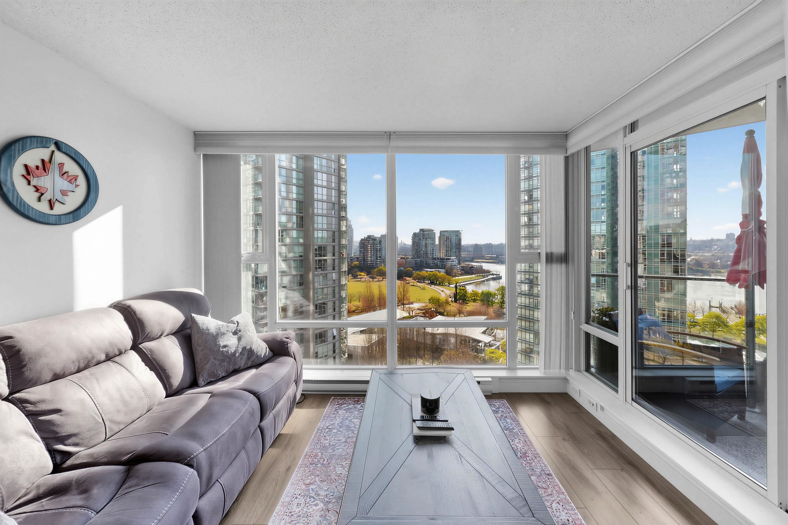 1501 455 BEACH CRESCENT