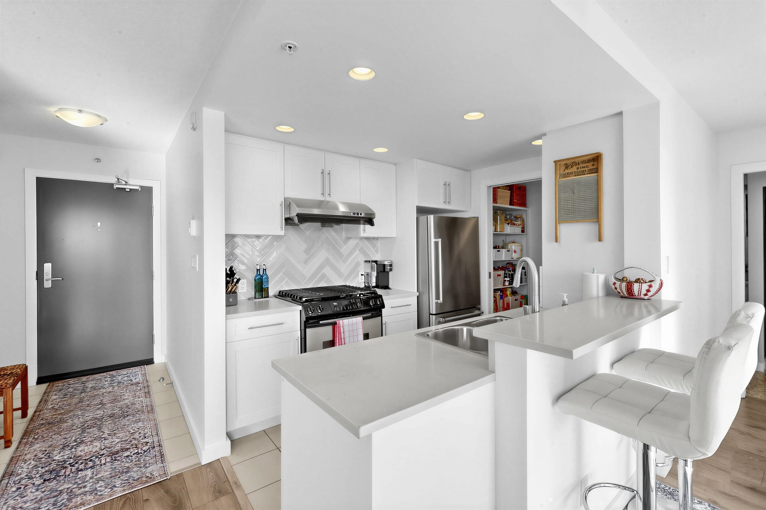 1501 455 BEACH CRESCENT
