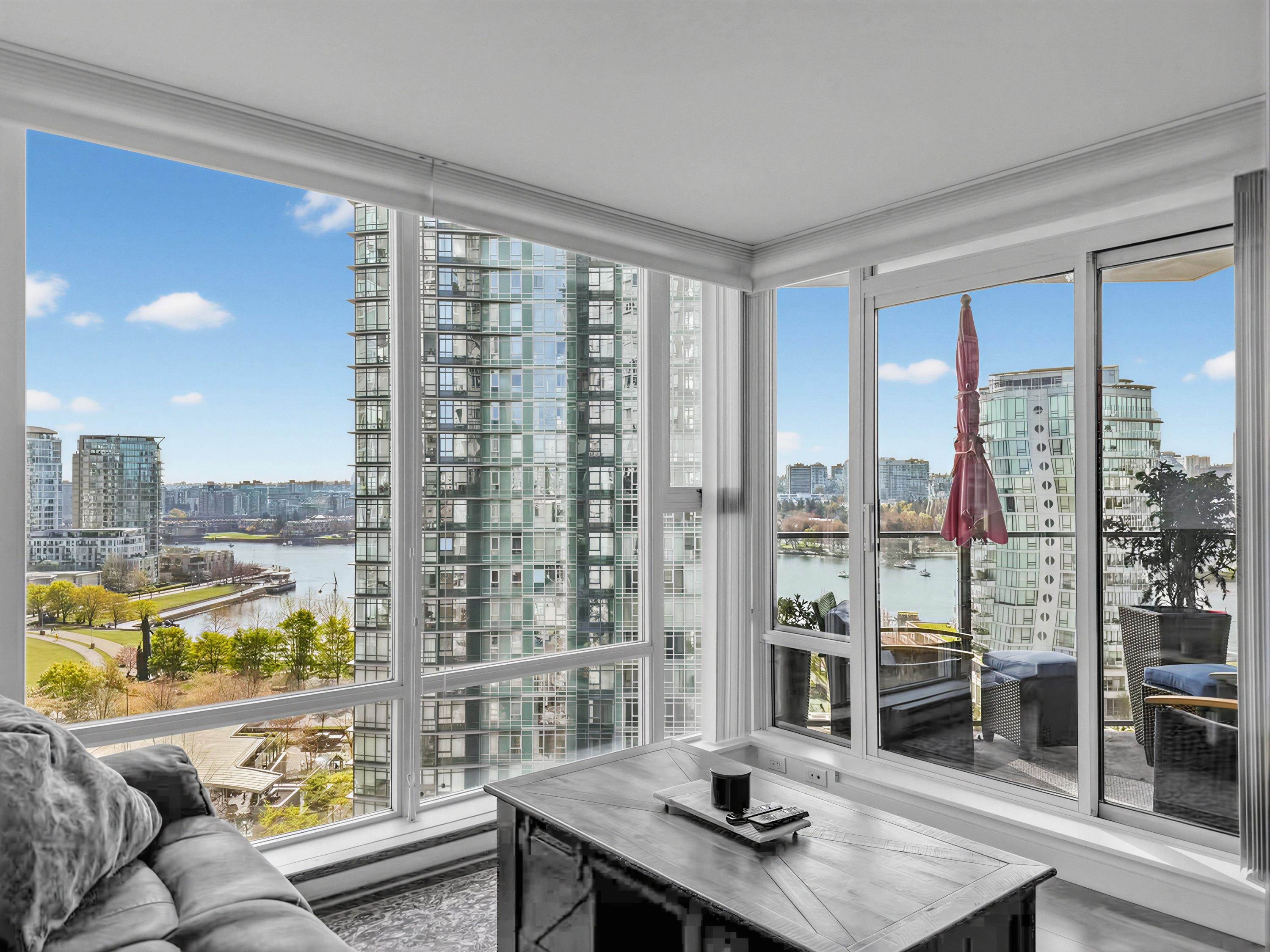 1501 455 BEACH CRESCENT