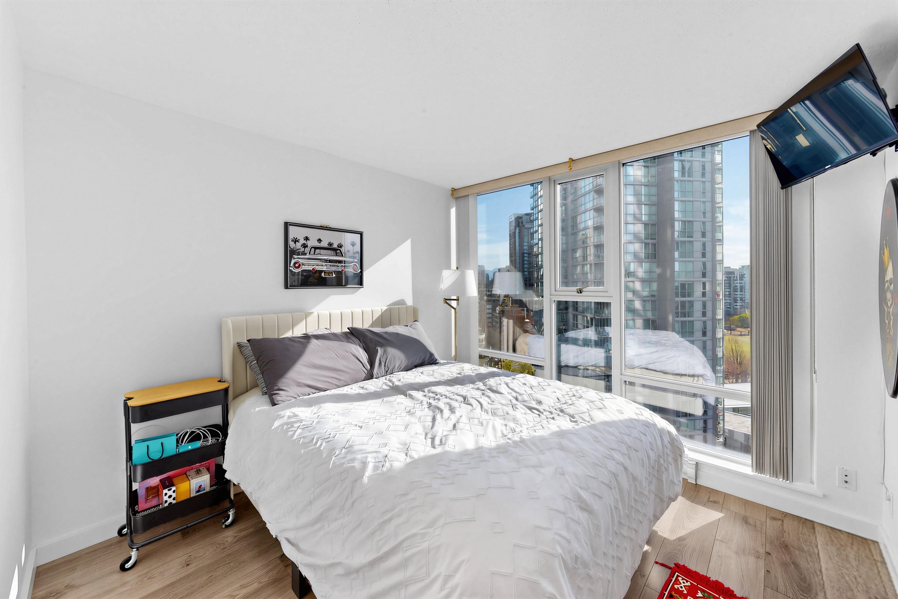 1501 455 BEACH CRESCENT