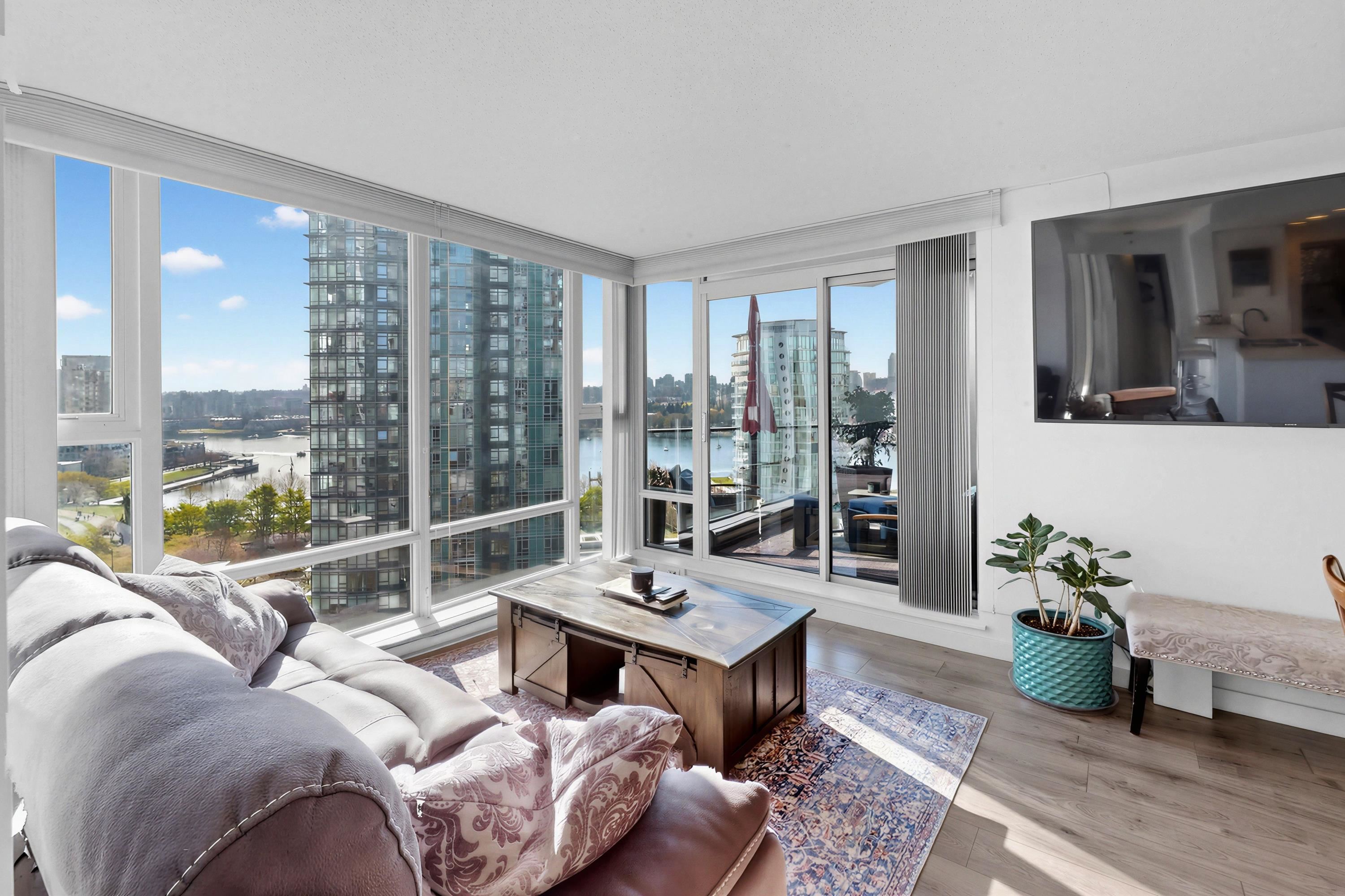 1501 455 BEACH CRESCENT