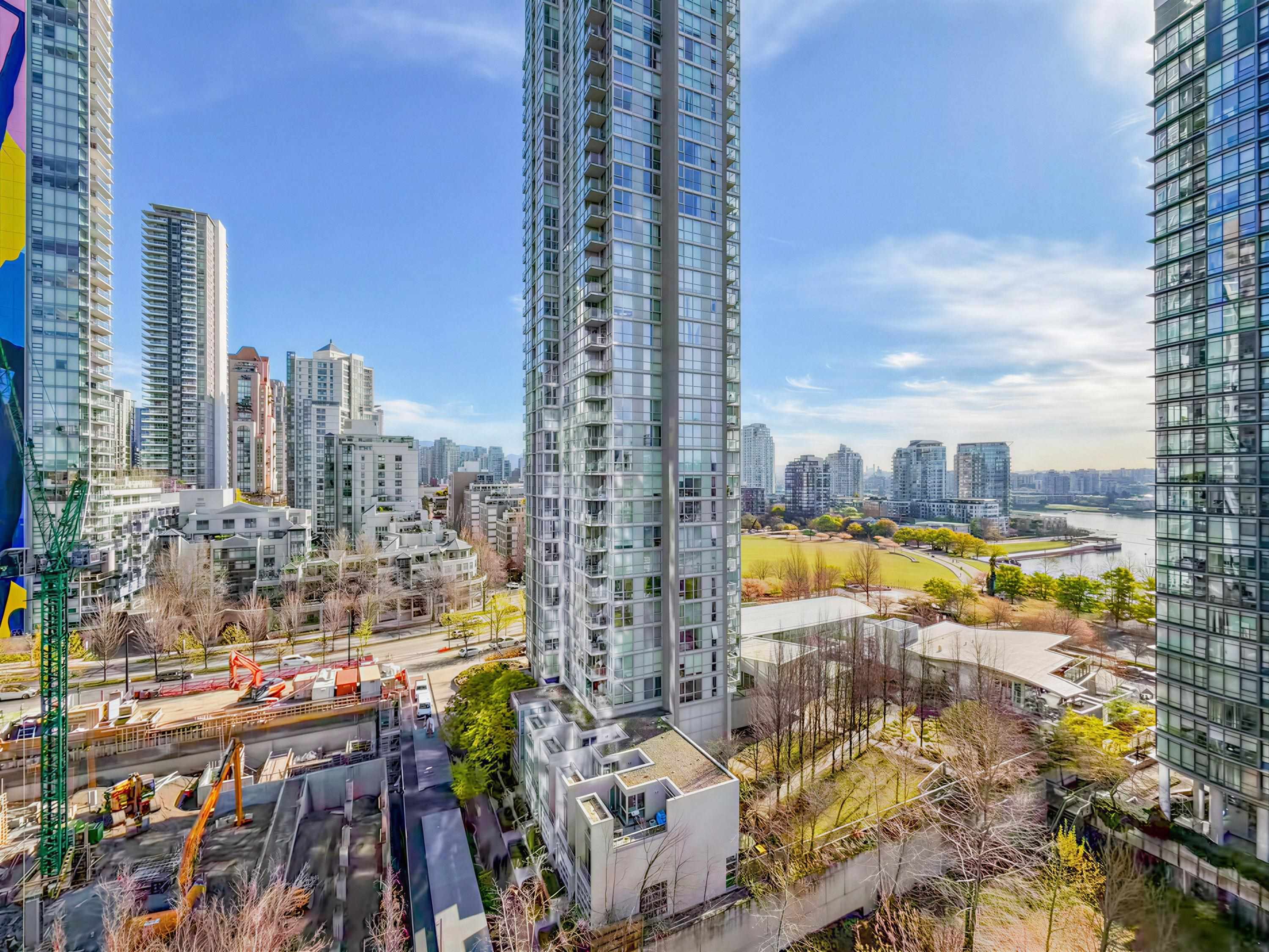 1501 455 BEACH CRESCENT