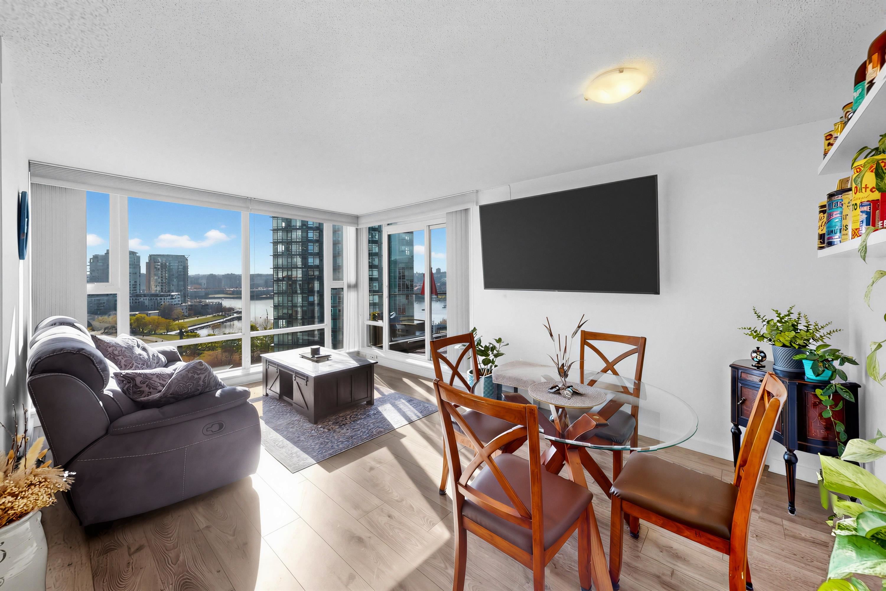 1501 455 BEACH CRESCENT