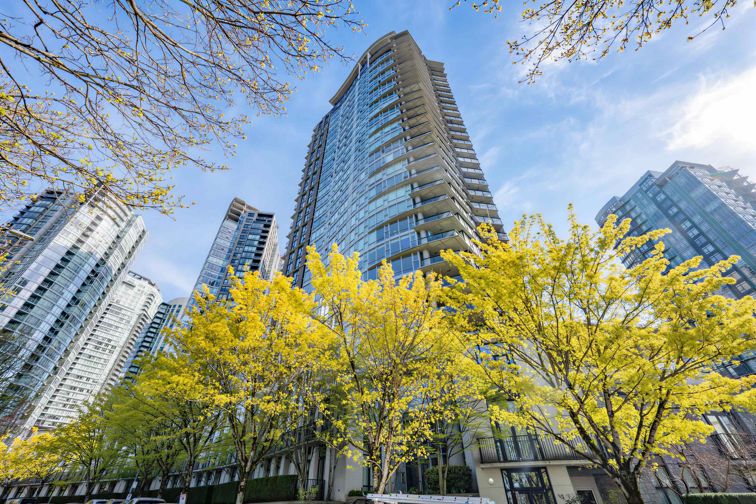 1501 455 BEACH CRESCENT