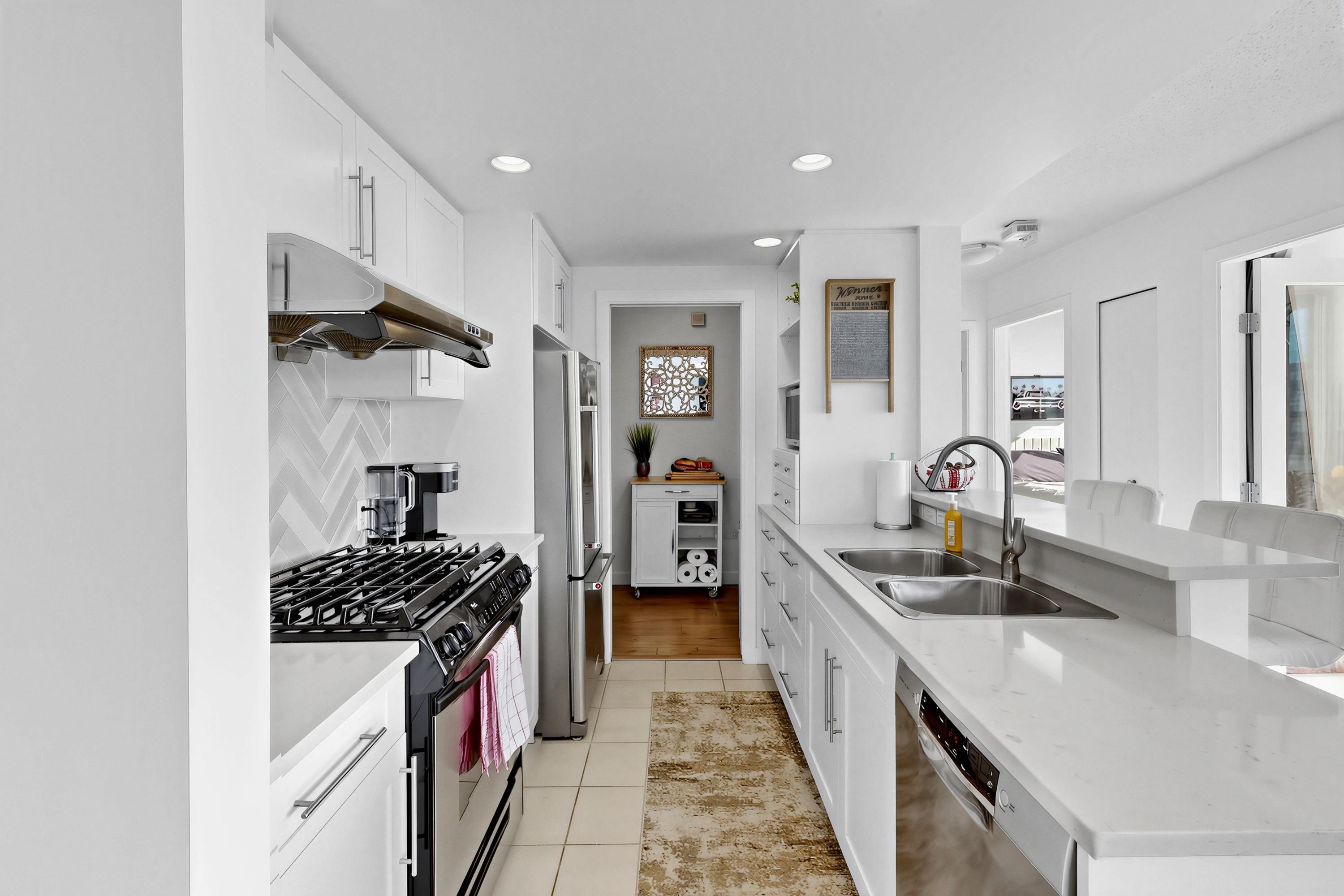 1501 455 BEACH CRESCENT