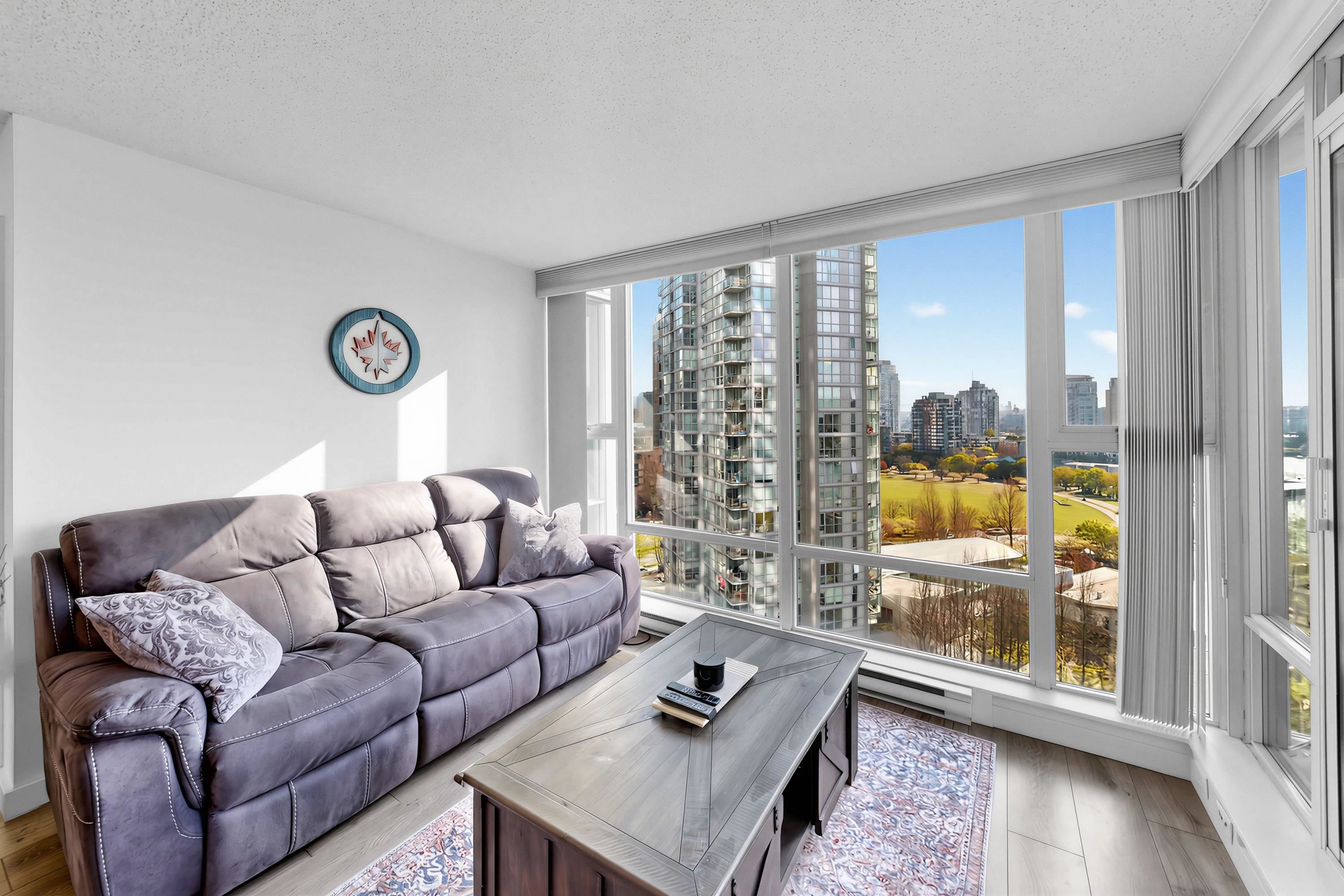 1501 455 BEACH CRESCENT