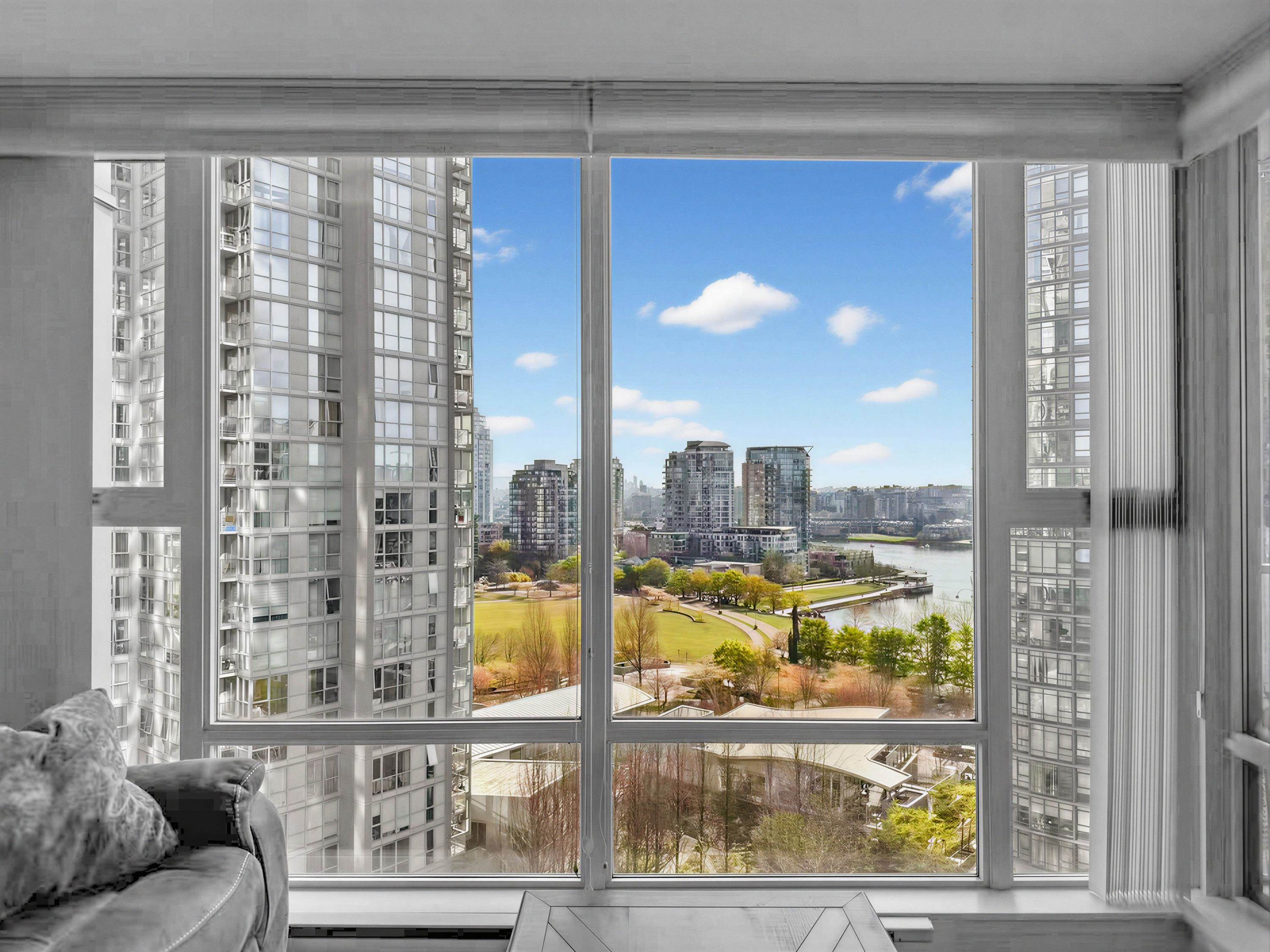1501 455 BEACH CRESCENT