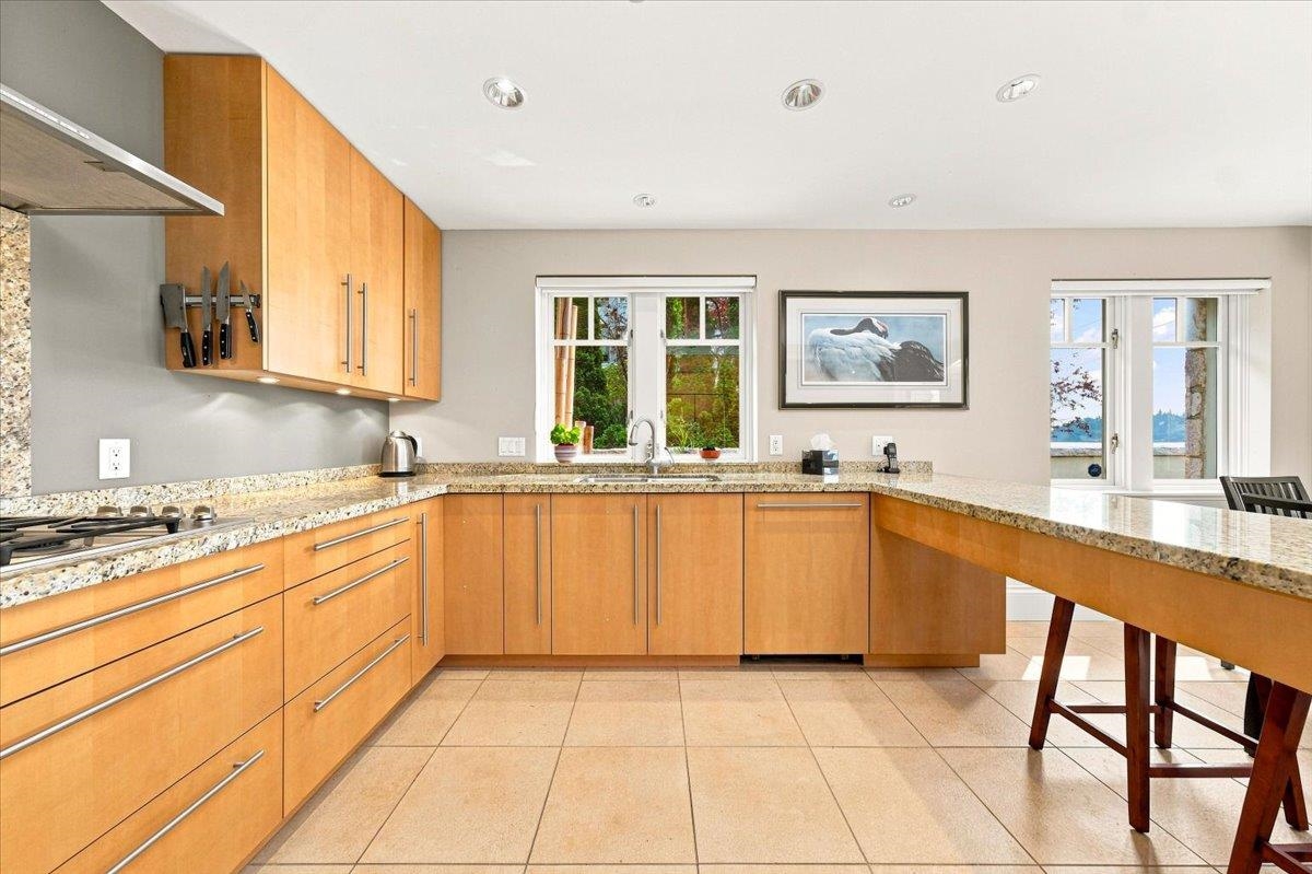 1952 BELLEVUE AVENUE
