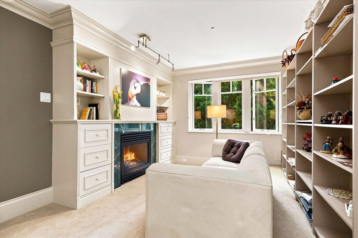 1952 BELLEVUE AVENUE