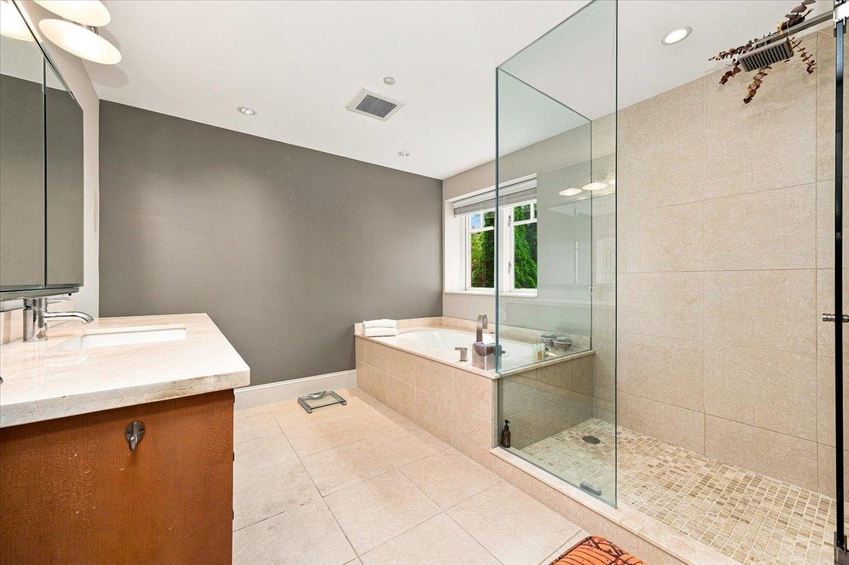 1952 BELLEVUE AVENUE