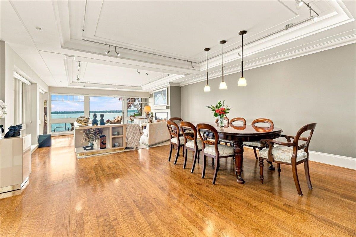 1952 BELLEVUE AVENUE