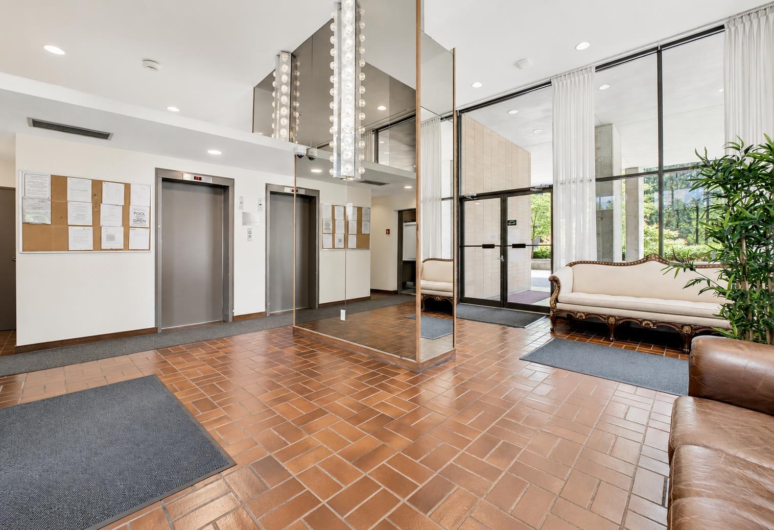 1701 3755 BARTLETT COURT
