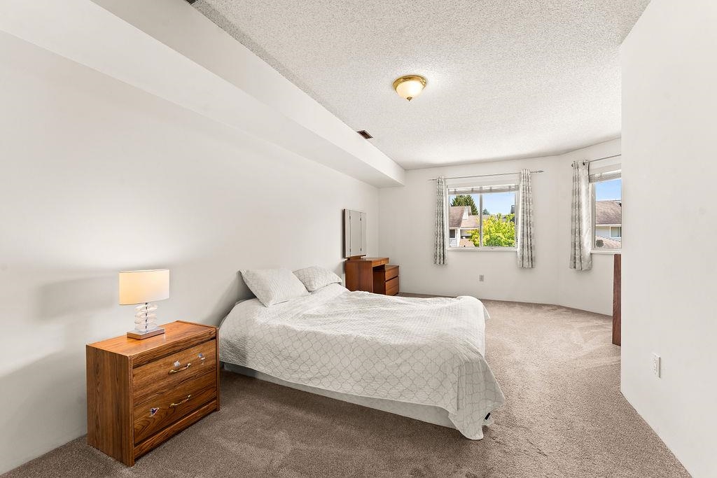24 1190 FALCON DRIVE